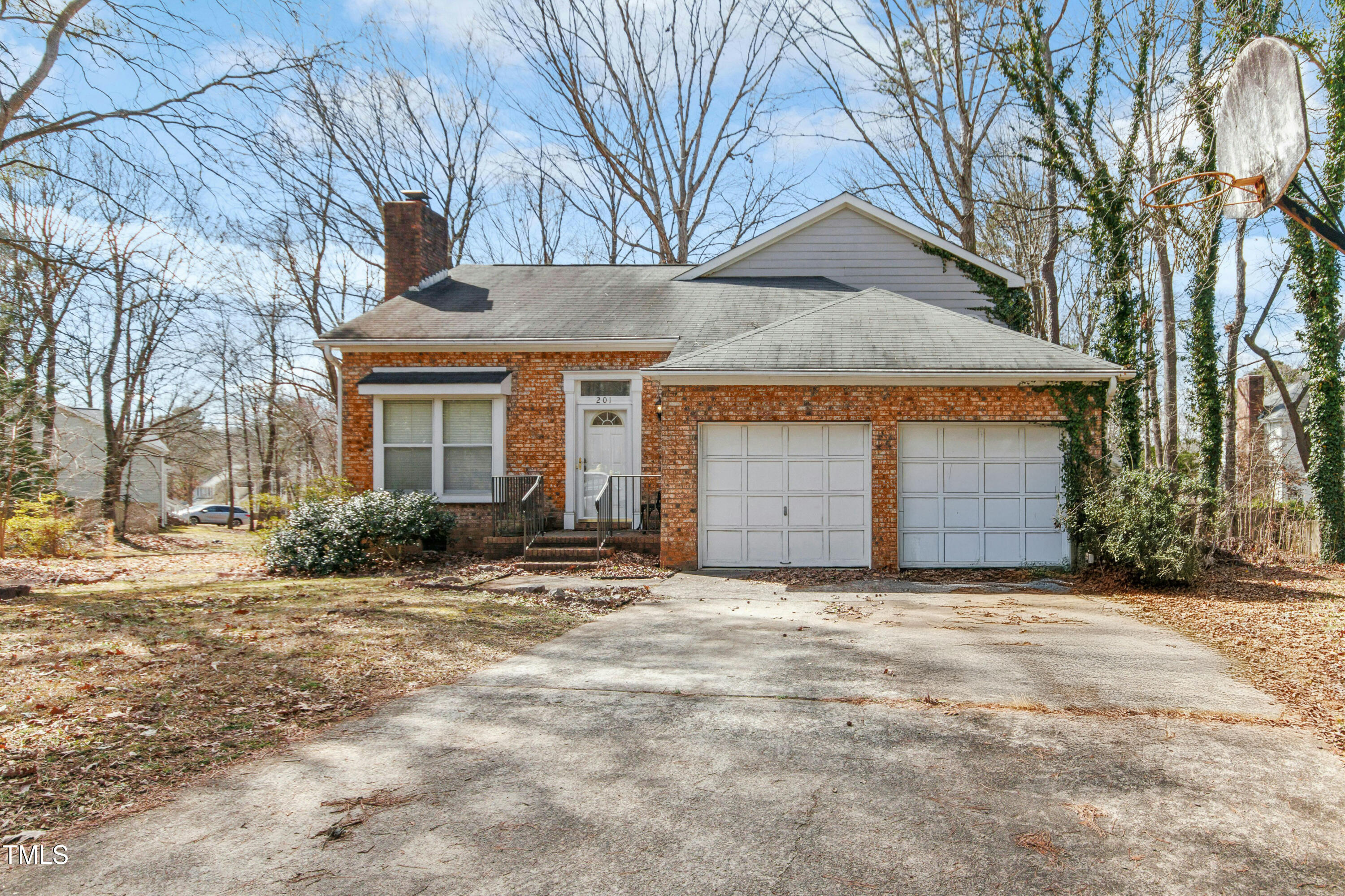 201 N Knightsbridge Road Property Photo