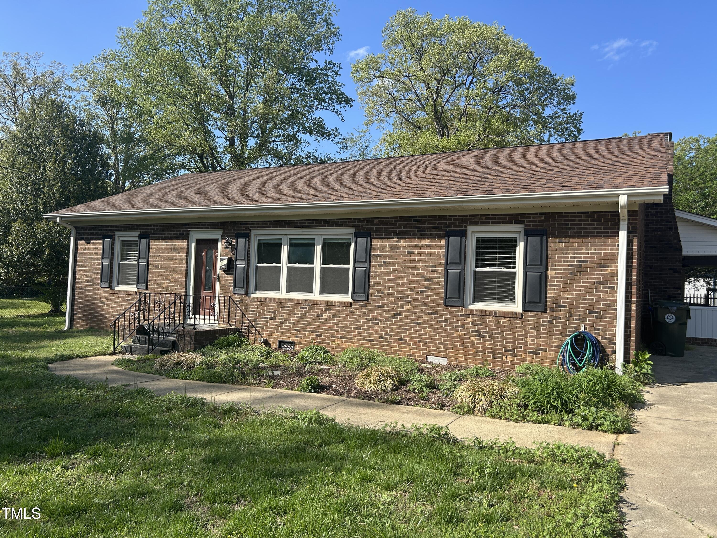 300 W Carr Street Property Photo
