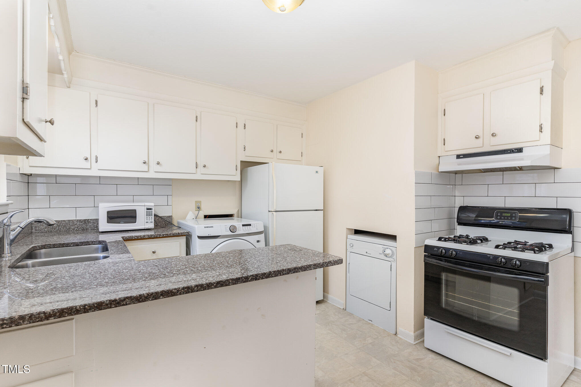 529 Hillsborough # 6 Property Photo