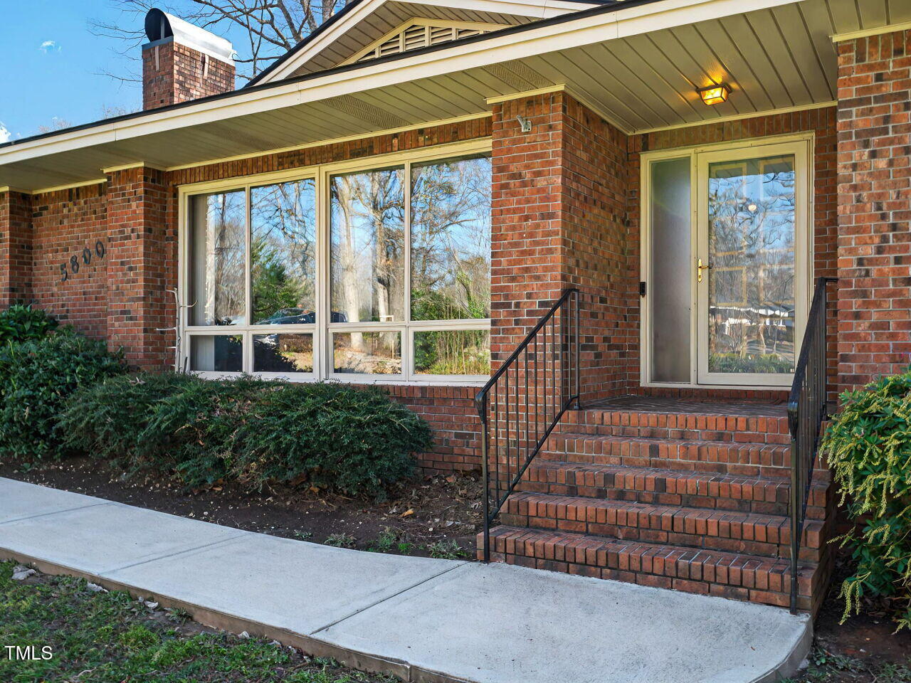 5800 Forest Drive Property Photo