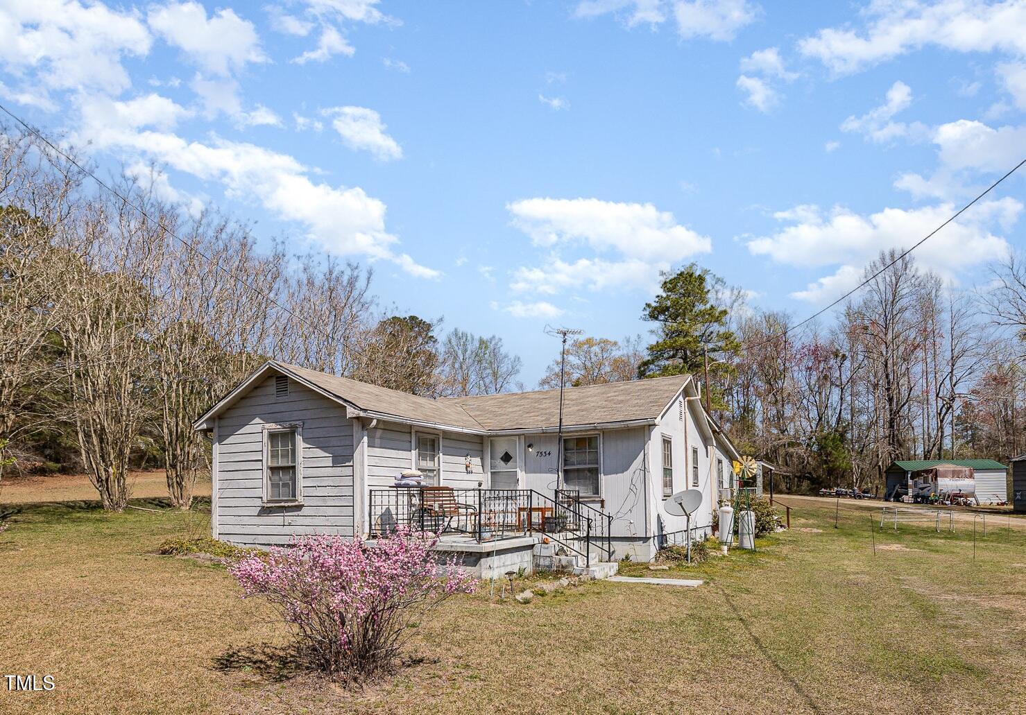 7534 Overhills Road Property Photo
