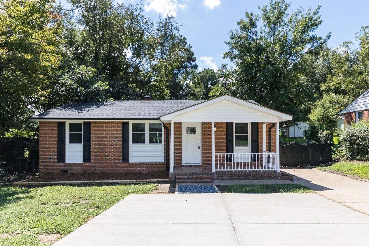 852 Newcombe Road Property Photo