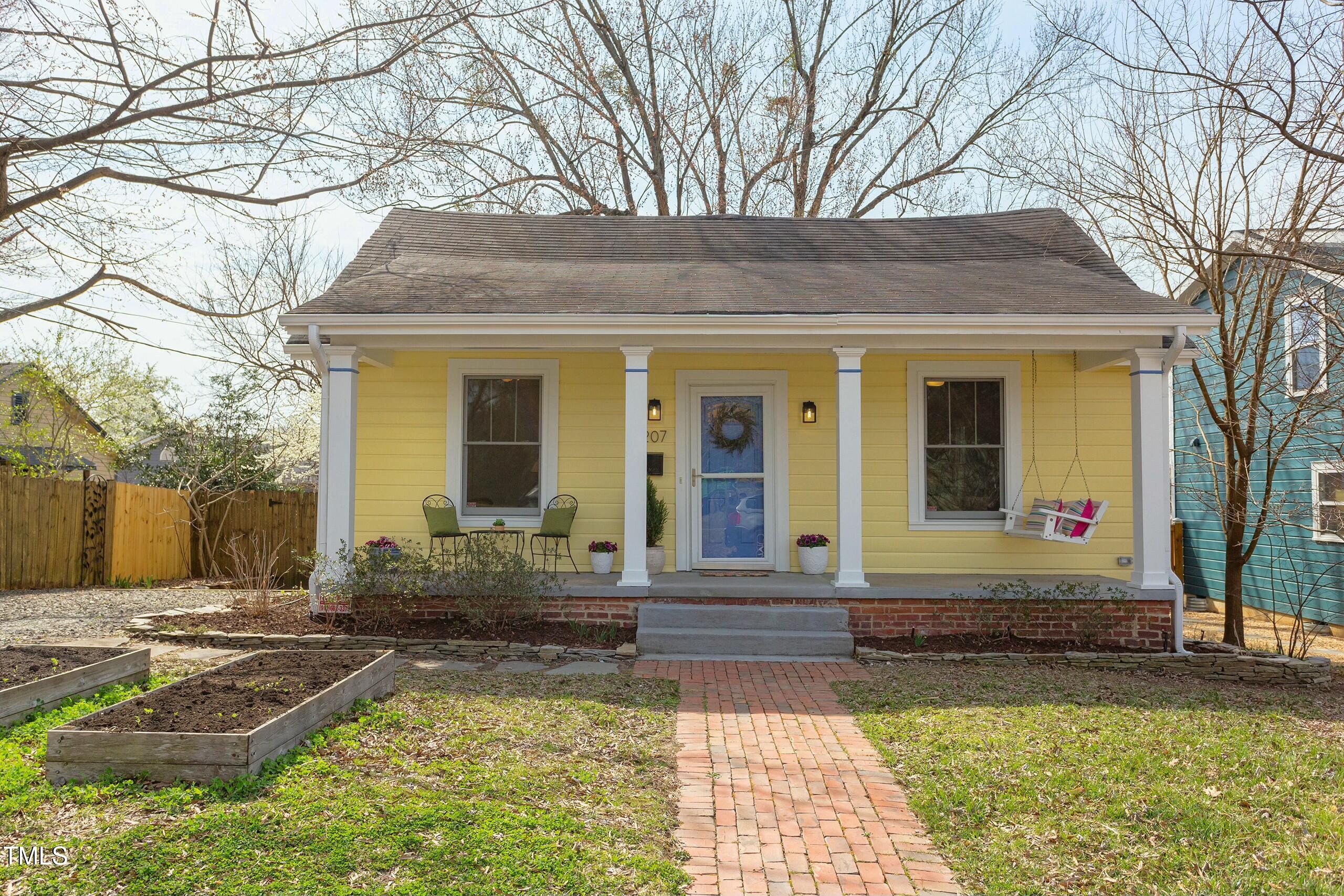 207 Hargrove Street Property Photo