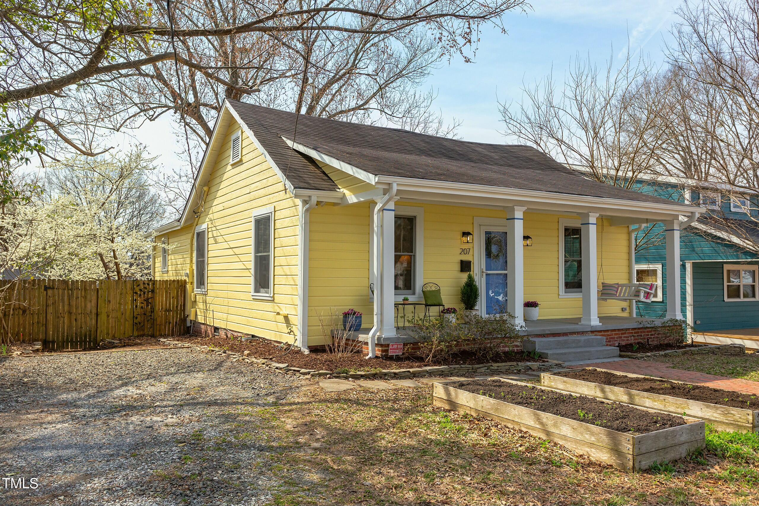 207 Hargrove Street Property Photo 2