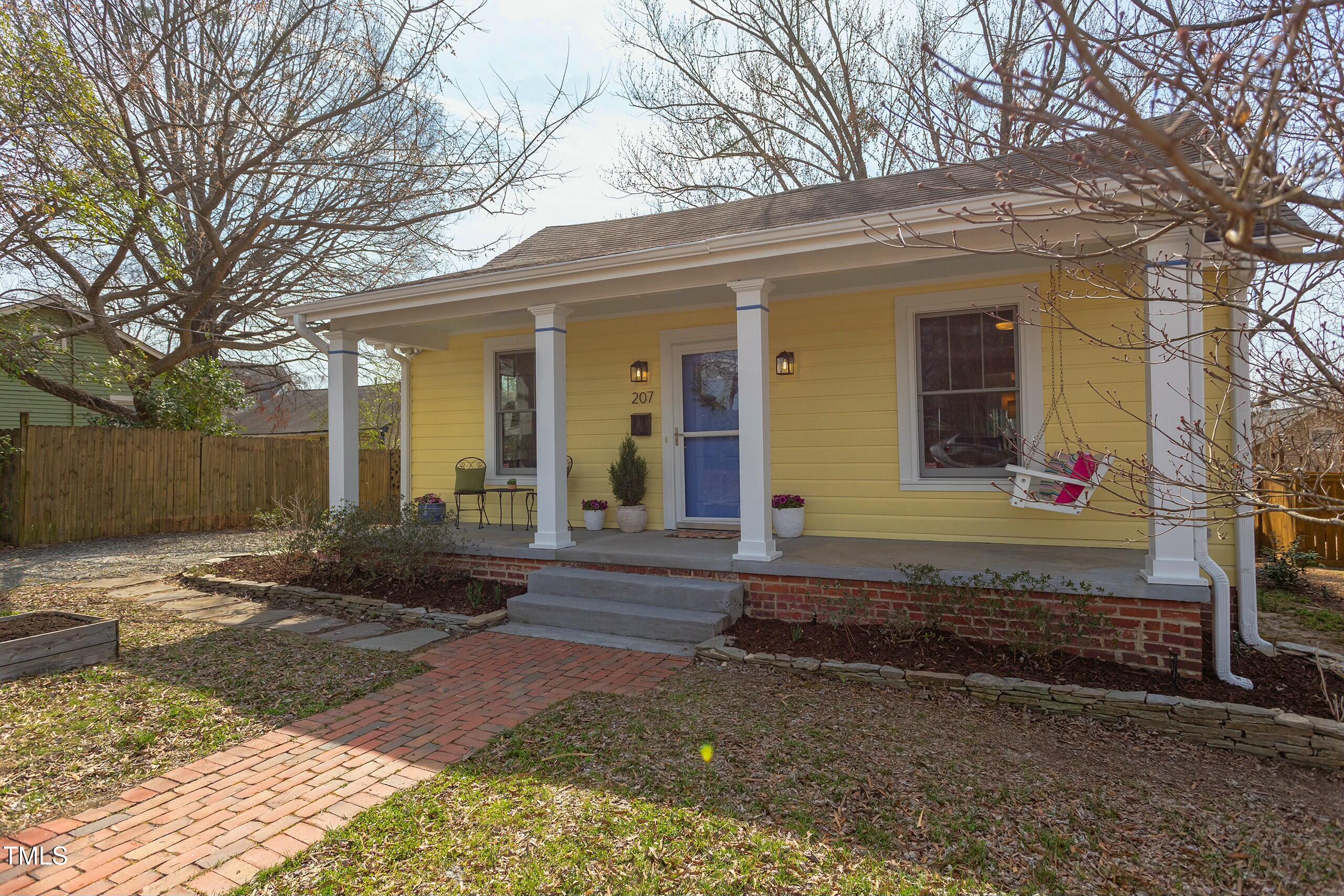 207 Hargrove Street Property Photo 4