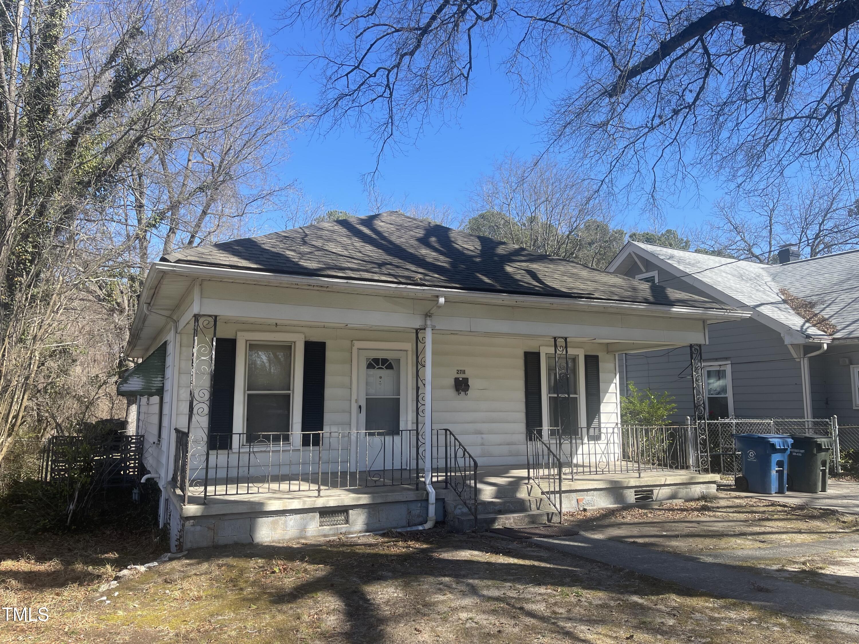 2711 Ashe Street Property Photo