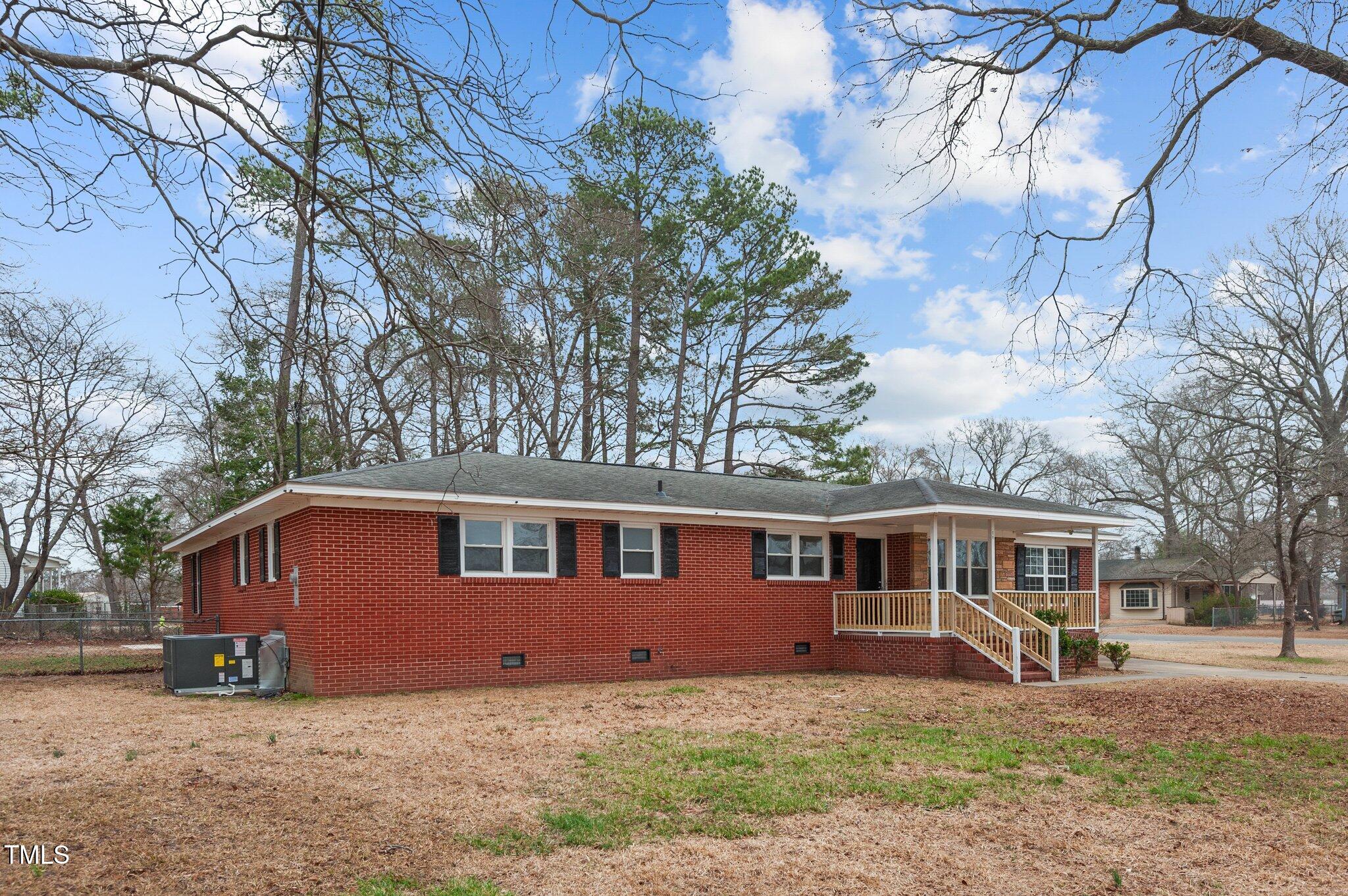 205 Woodside Drive Property Photo 2