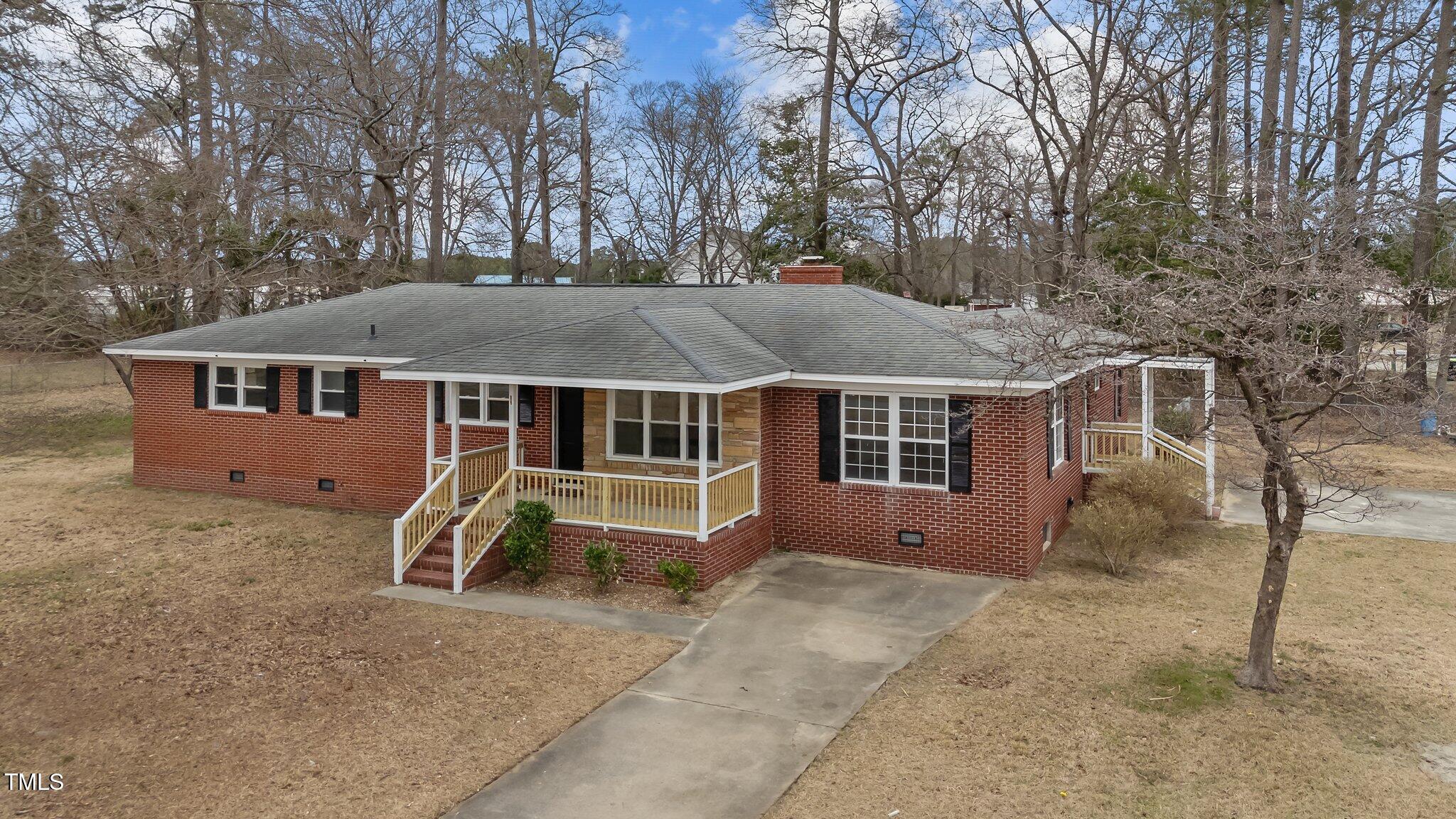 205 Woodside Drive Property Photo 3