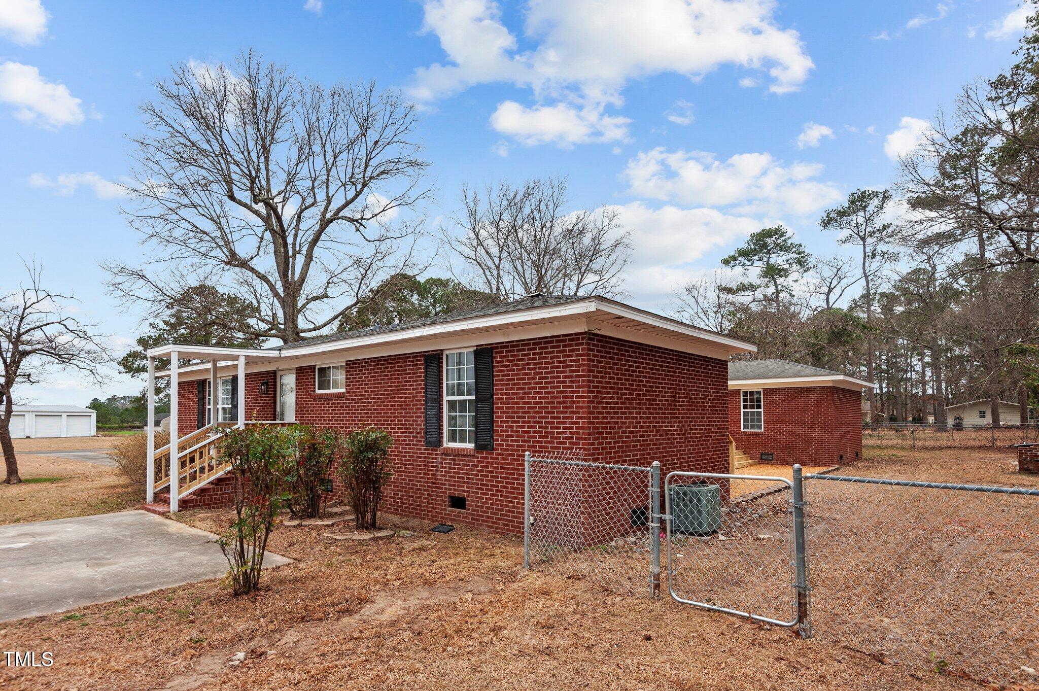 205 Woodside Drive Property Photo 5