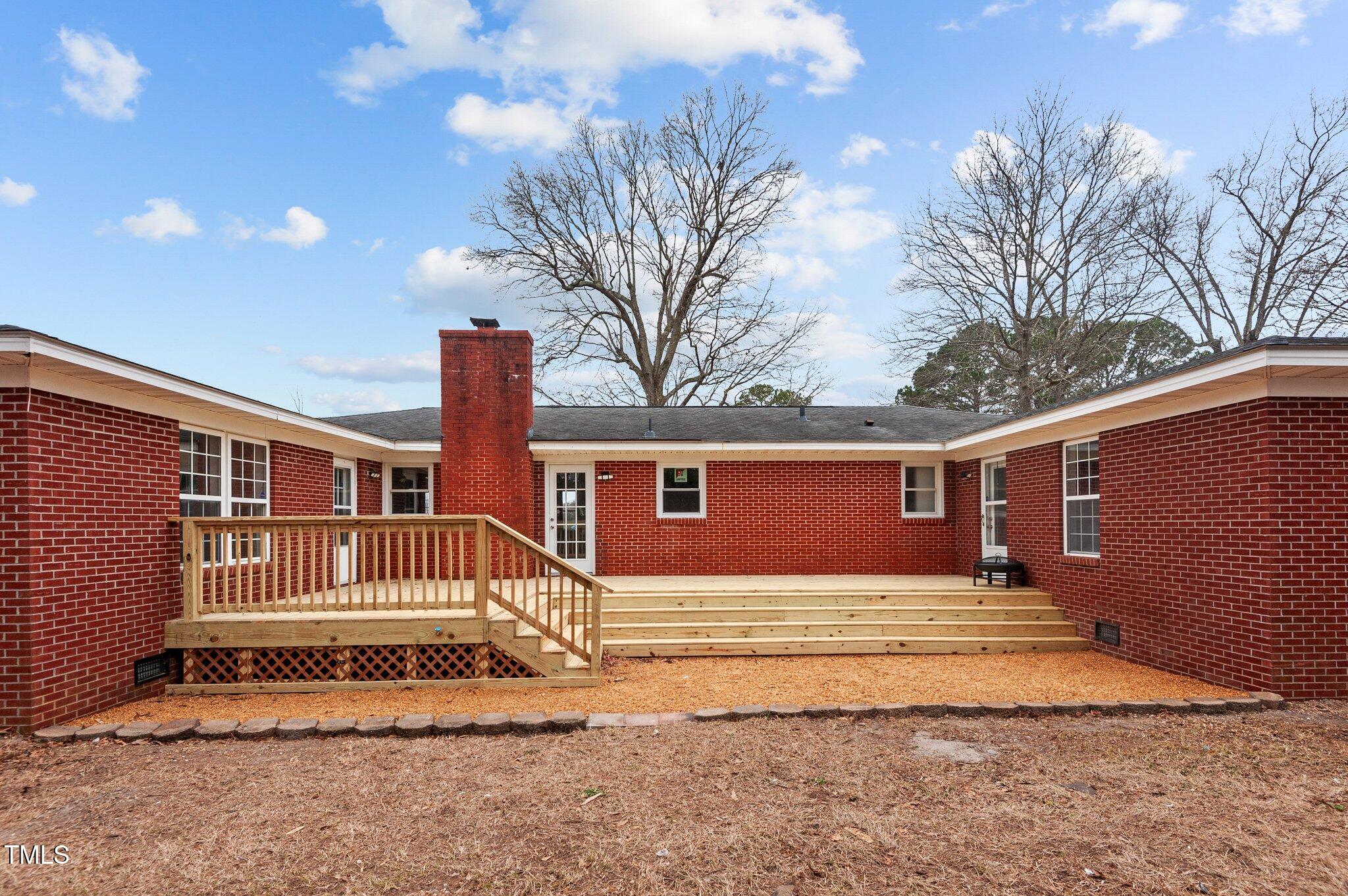 205 Woodside Drive Property Photo 6
