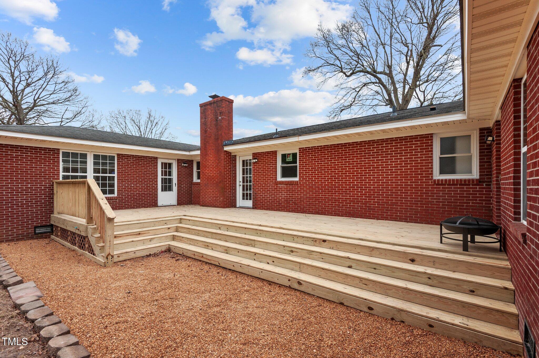 205 Woodside Drive Property Photo 8
