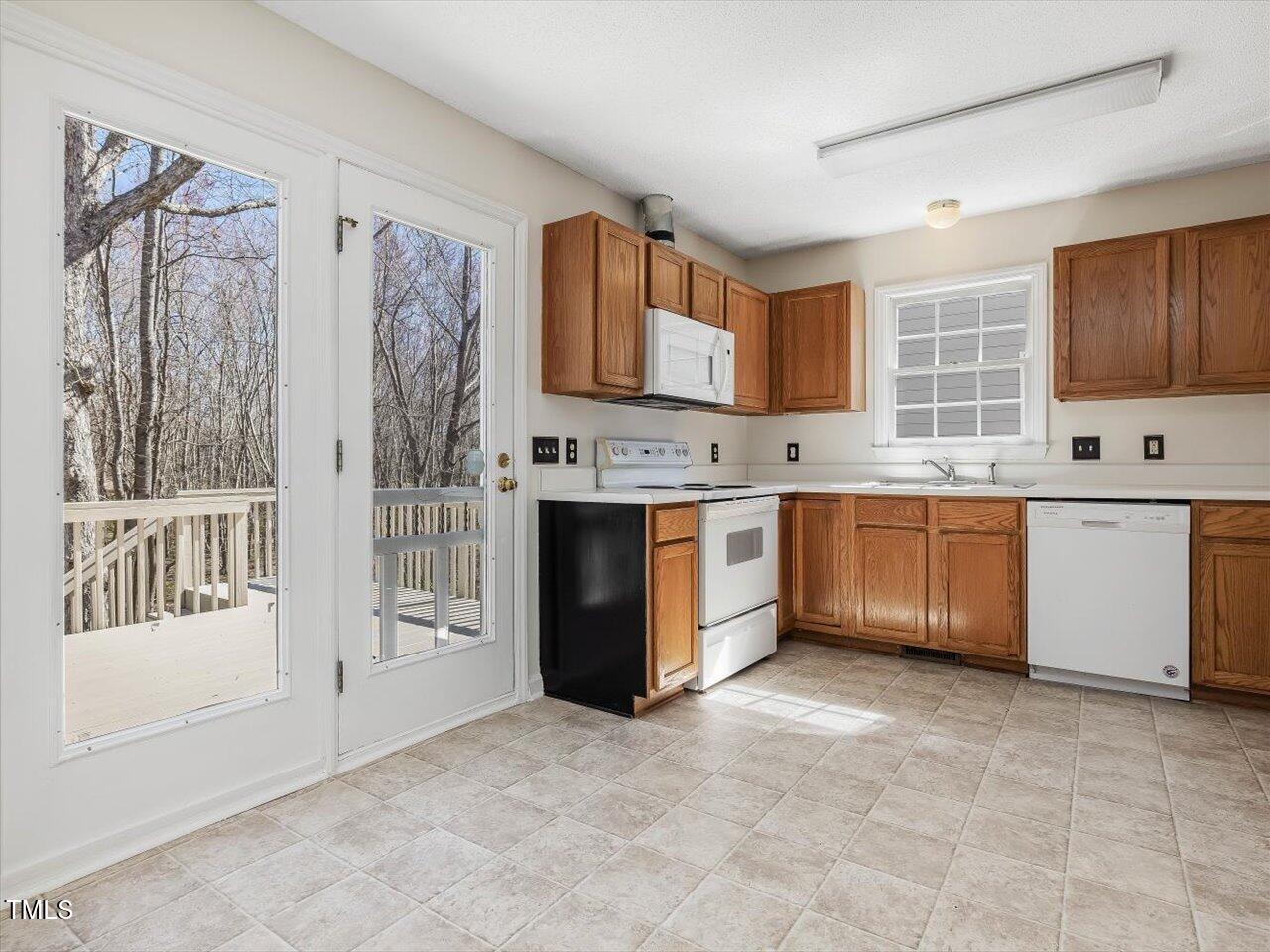 1961 Indianwood Court Property Photo 16