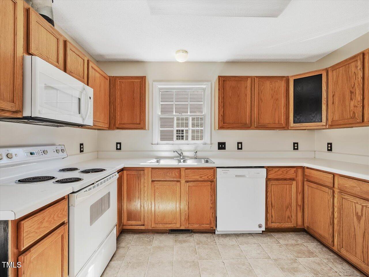 1961 Indianwood Court Property Photo 17