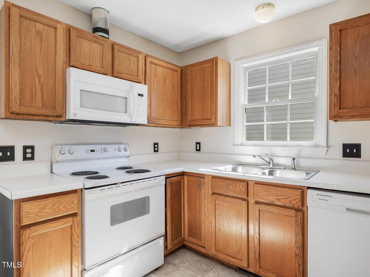 1961 Indianwood Court Property Photo 19