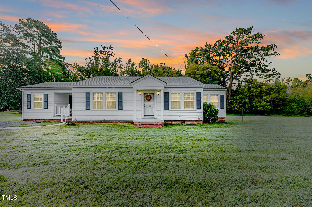 201 Colonial Avenue Property Photo