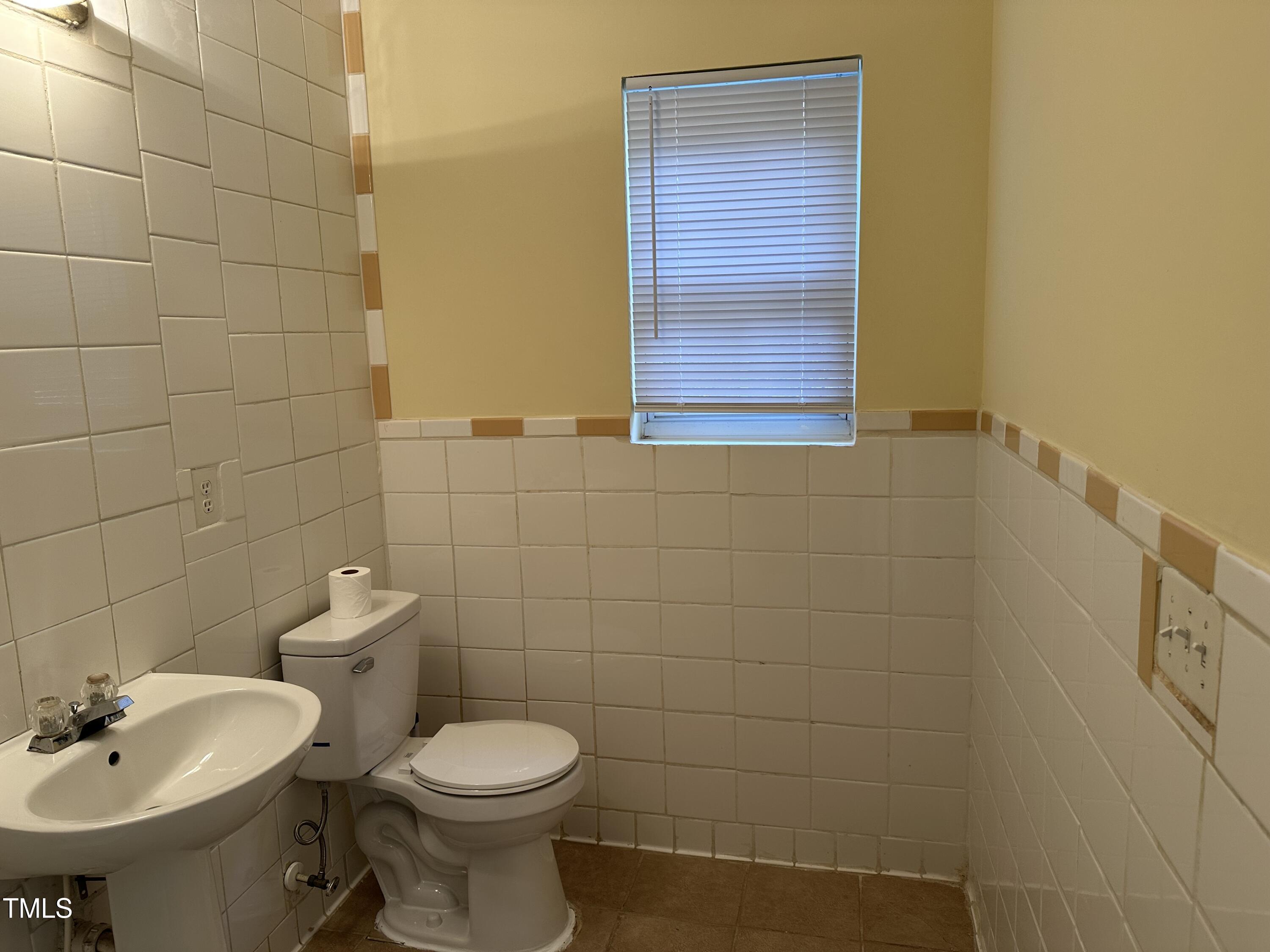316 Arbor Greene Drive Property Photo 9