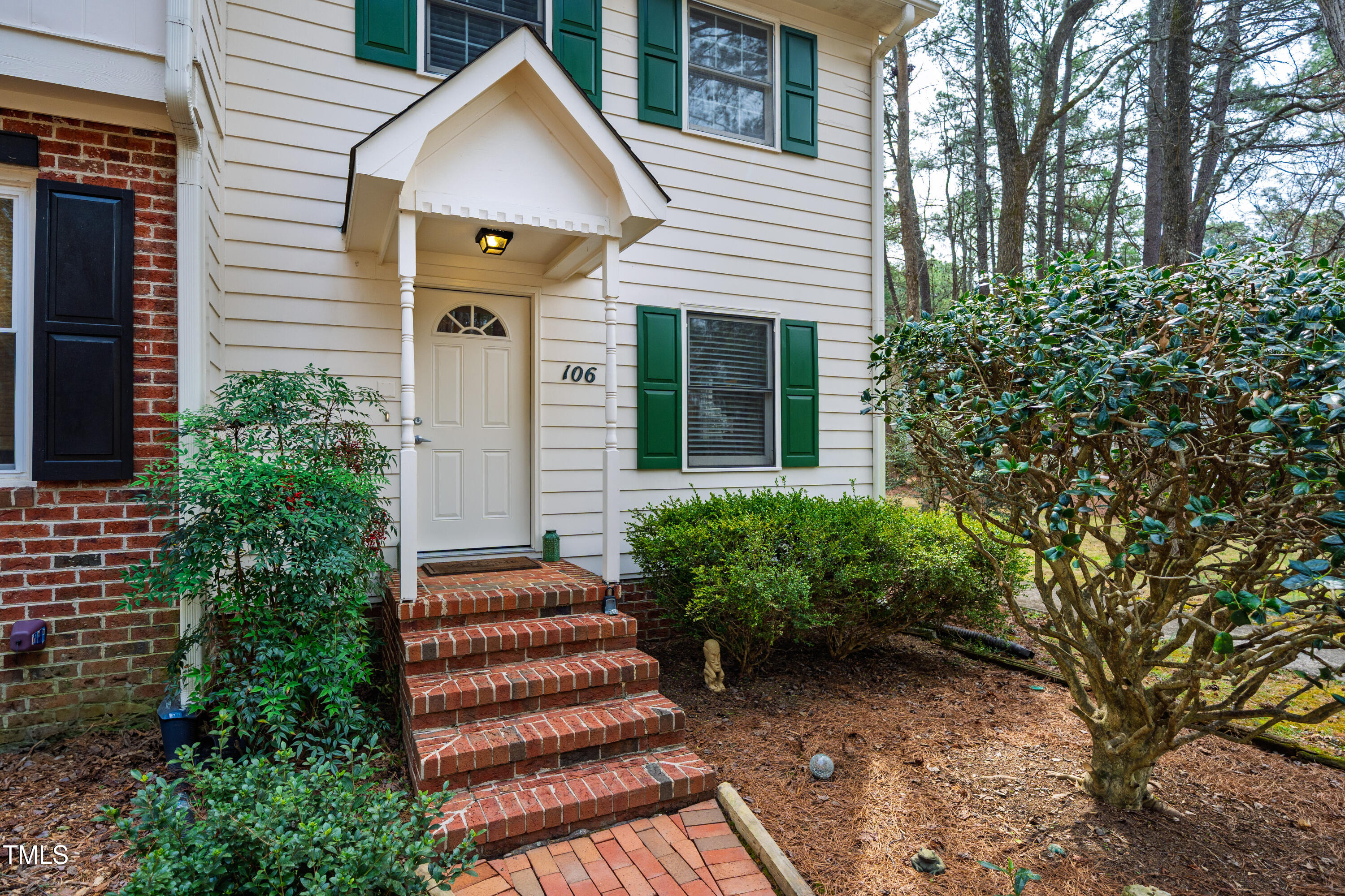 121 Westview Drive # 106 Property Photo