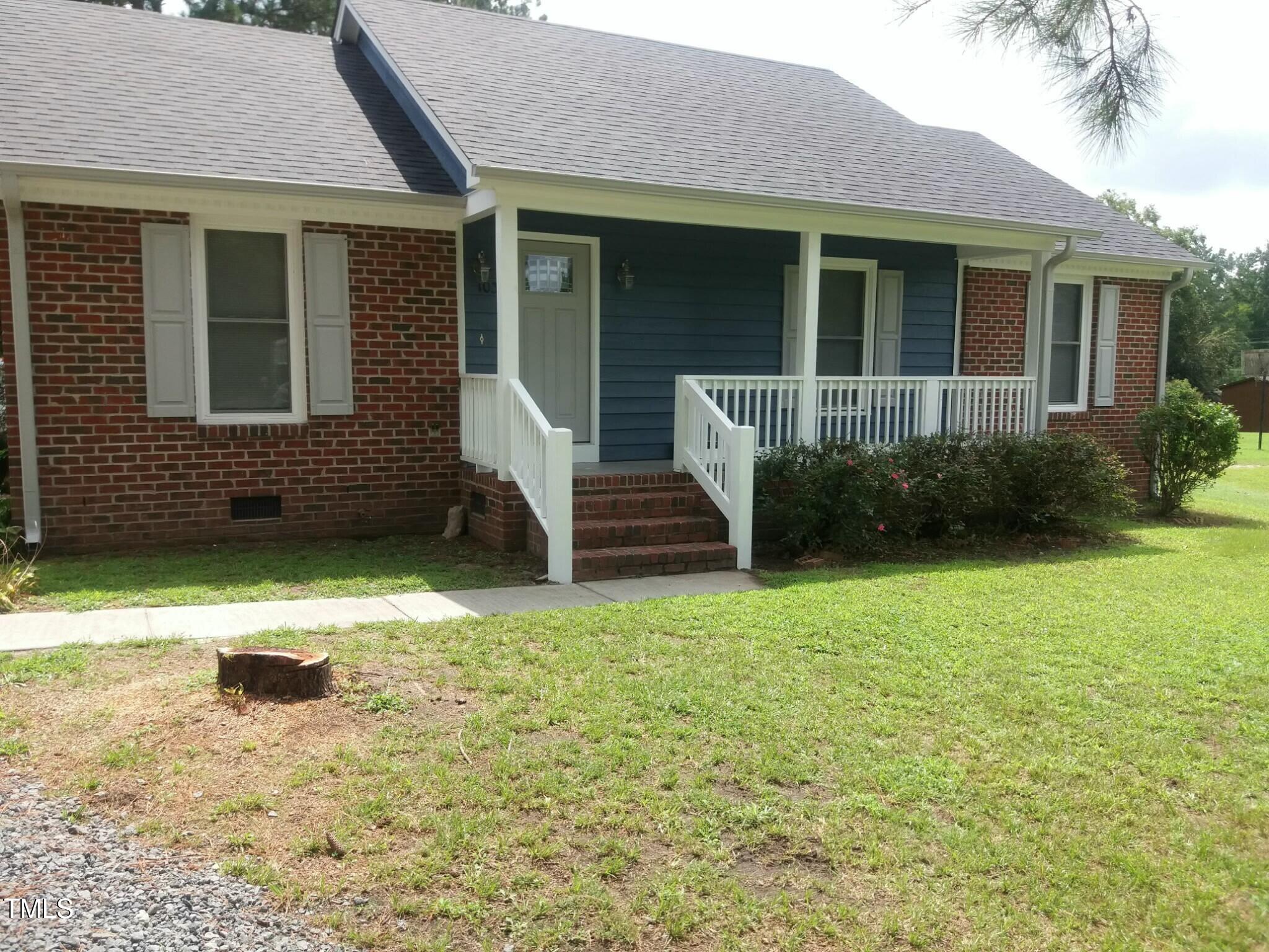 103 Crestwater Court Property Photo