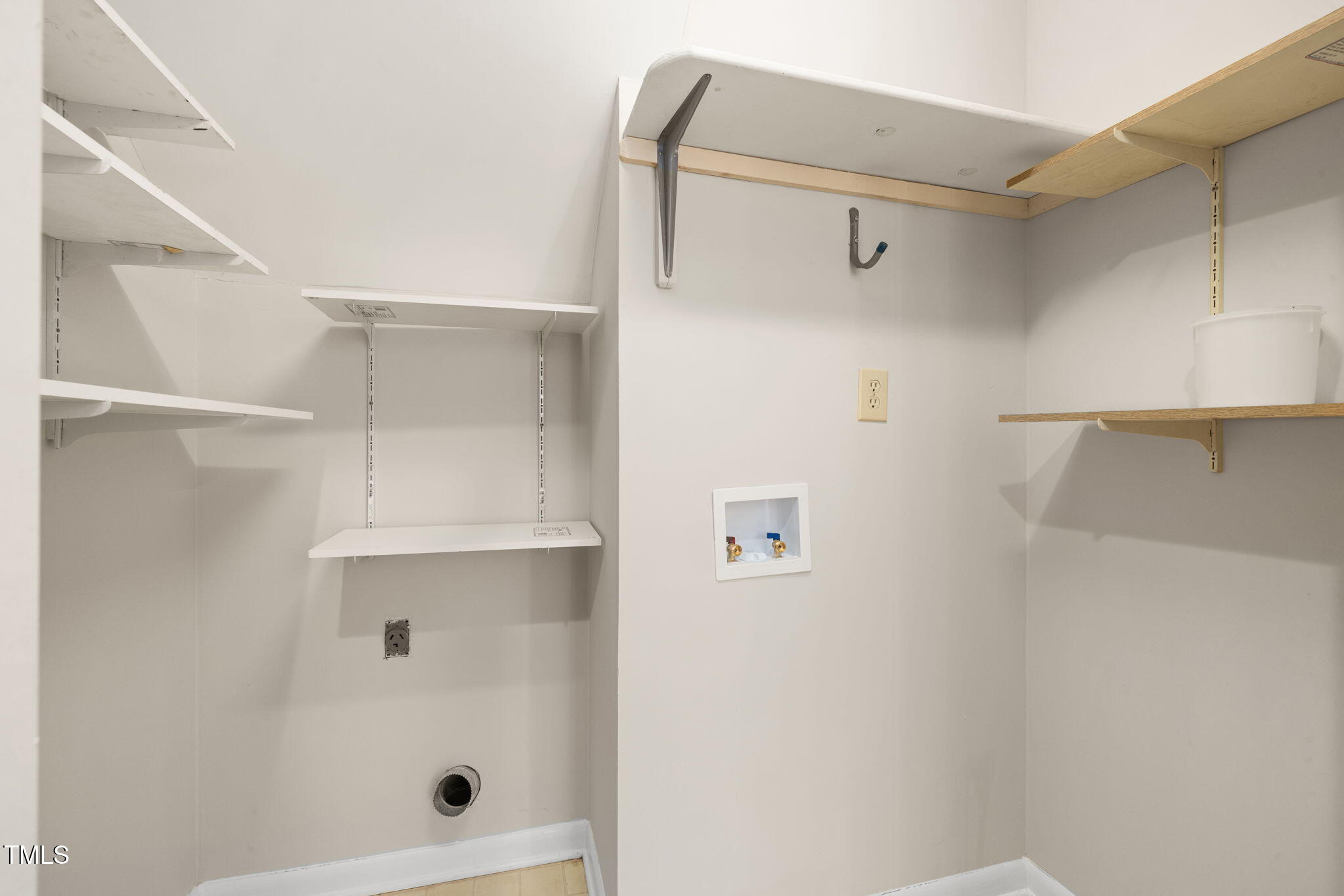 8116 Windsor Ridge Drive Property Photo 34