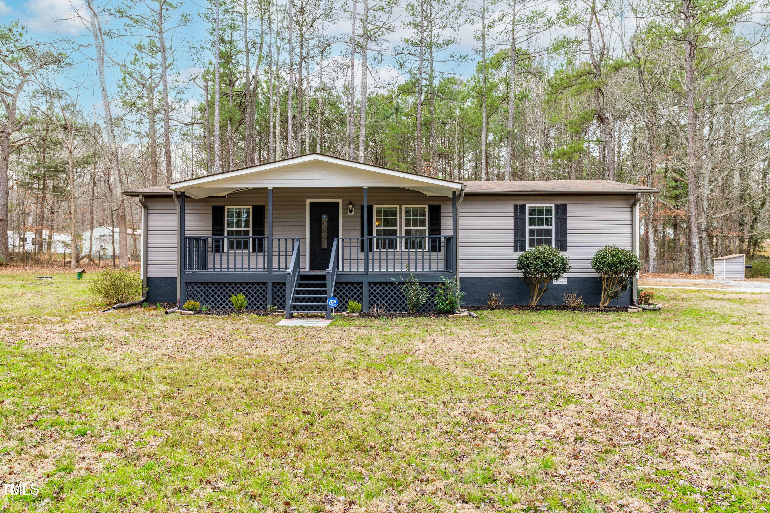 301 Oakwood Court Property Photo