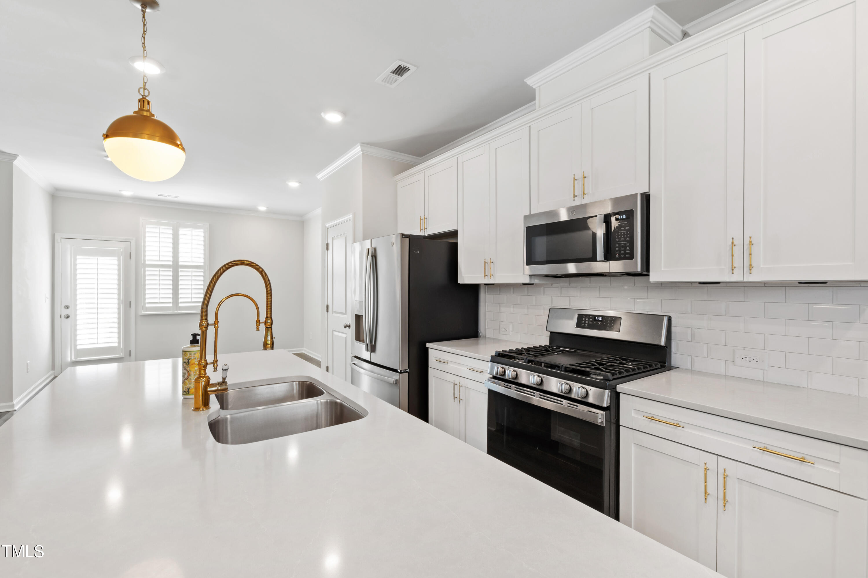 6434 Astor Elgin Street Property Photo