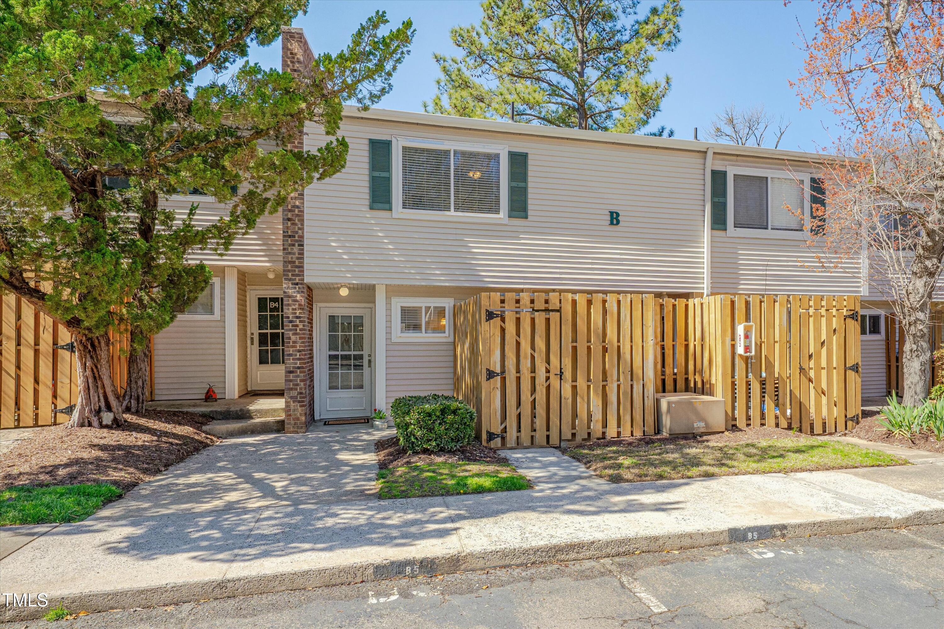 220 Elizabeth Street # B5 Property Photo 1