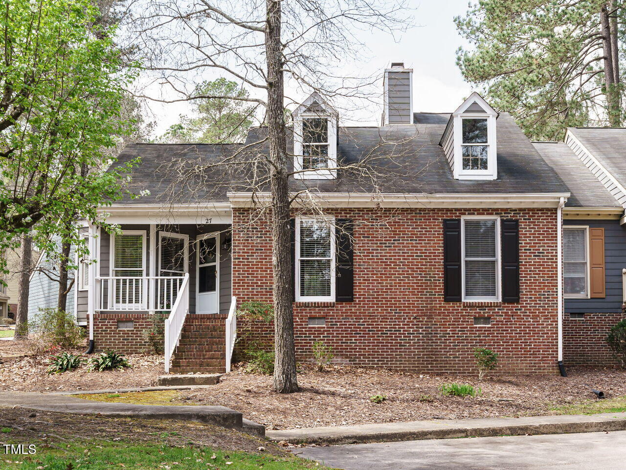 27 Kings Mount Court Property Photo