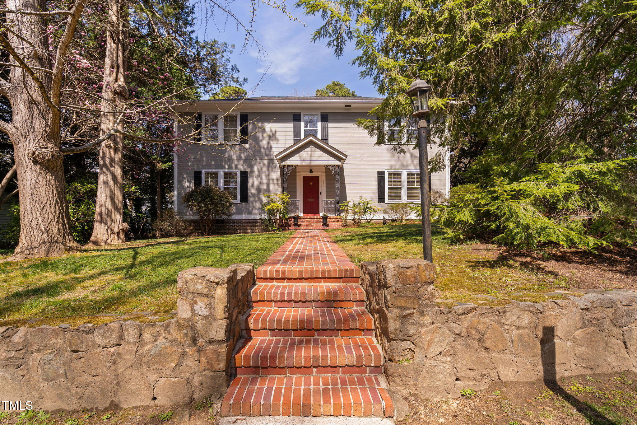 212 W University Drive Property Photo