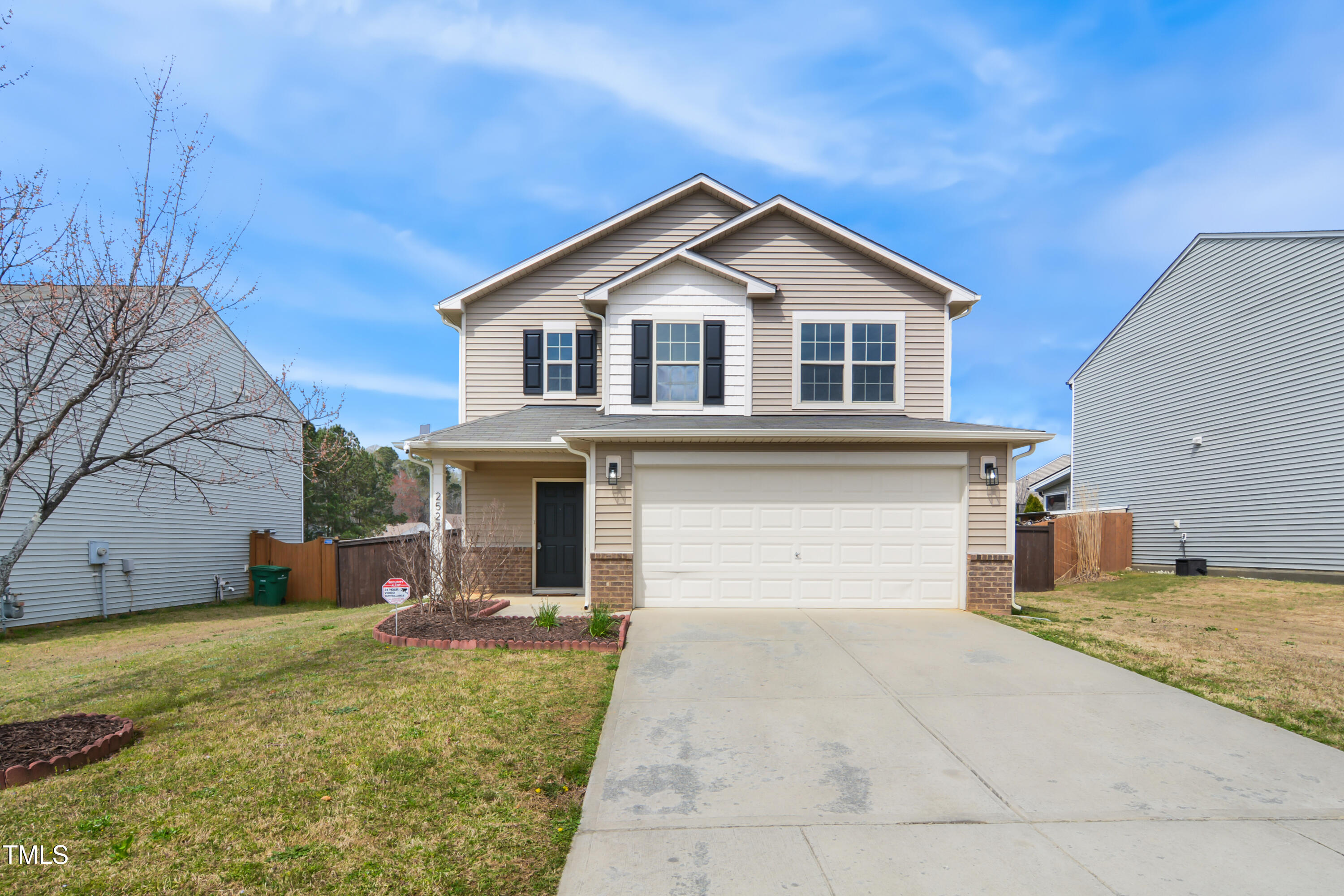 2527 Girvan Drive Property Photo