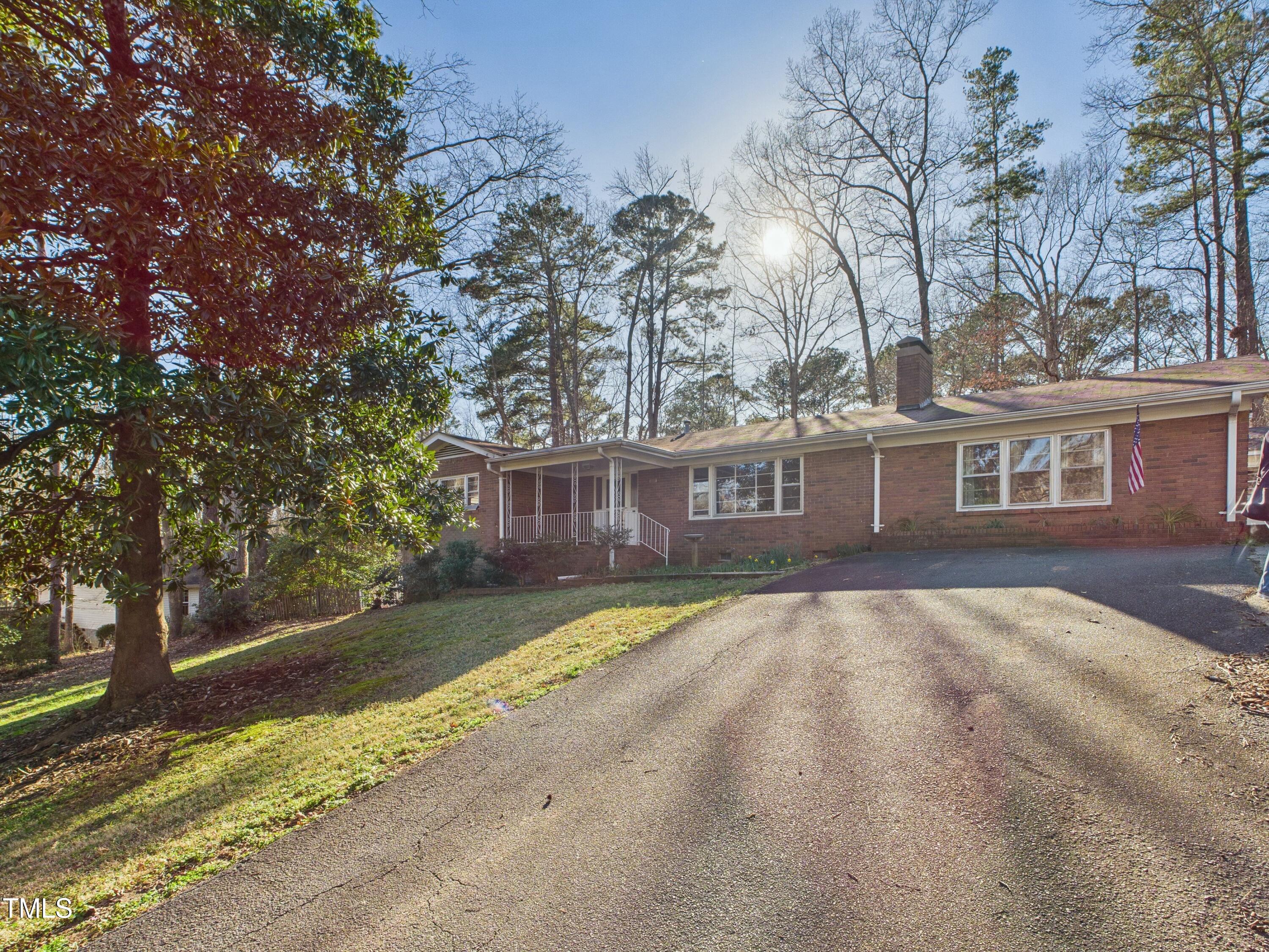 Lee- Lee Real Estate Listings Main Image