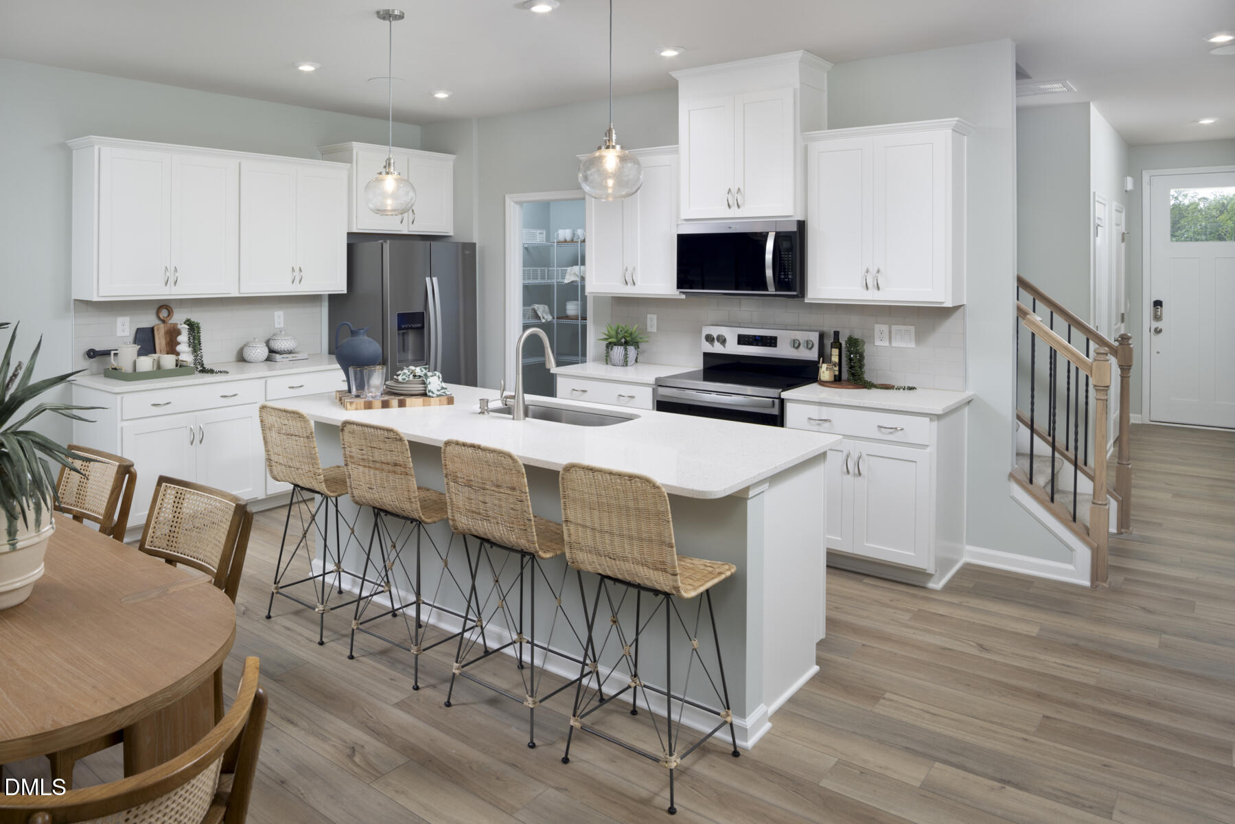 21 Silver Pine Drive Property Photo 3