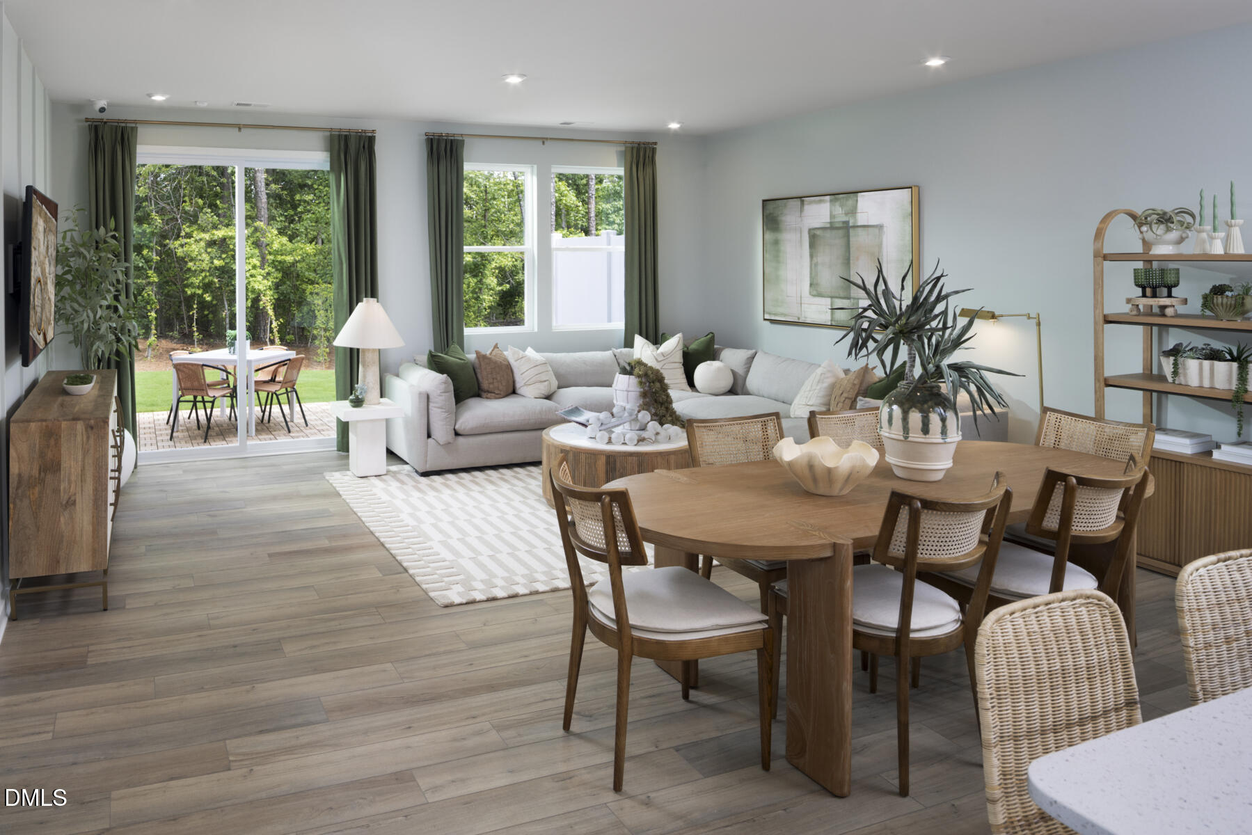 21 Silver Pine Drive Property Photo 4