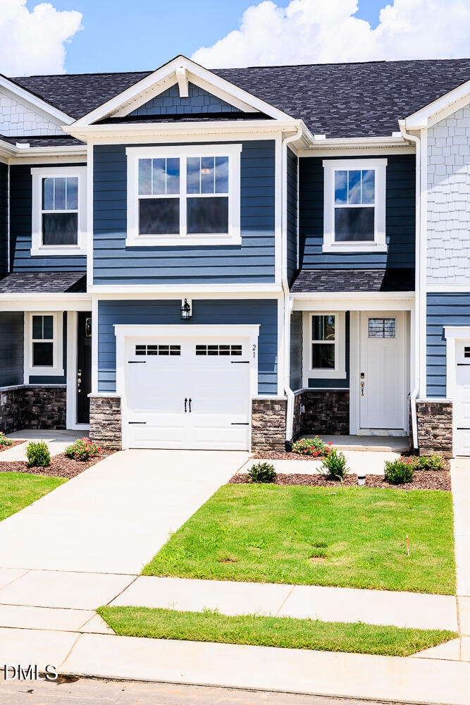 21 Silver Pine Drive Property Photo 5