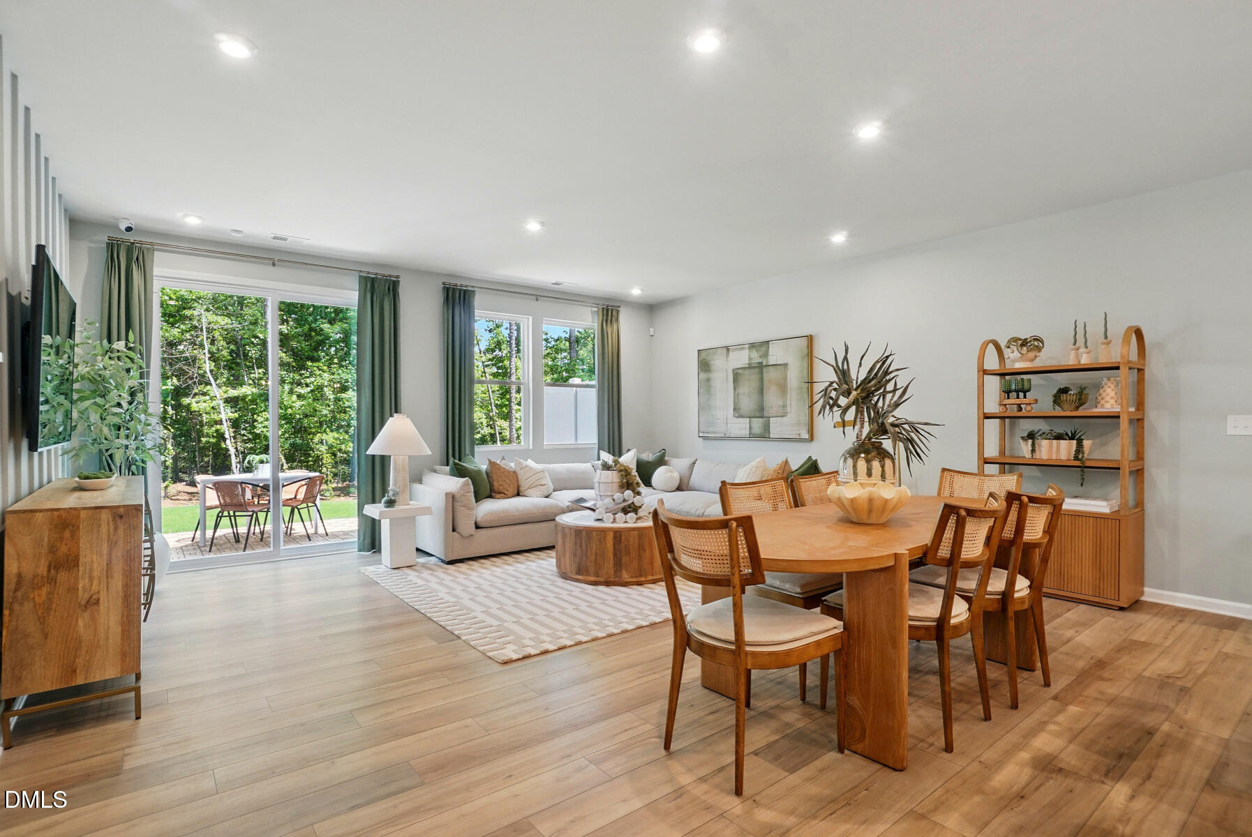 21 Silver Pine Drive Property Photo 6