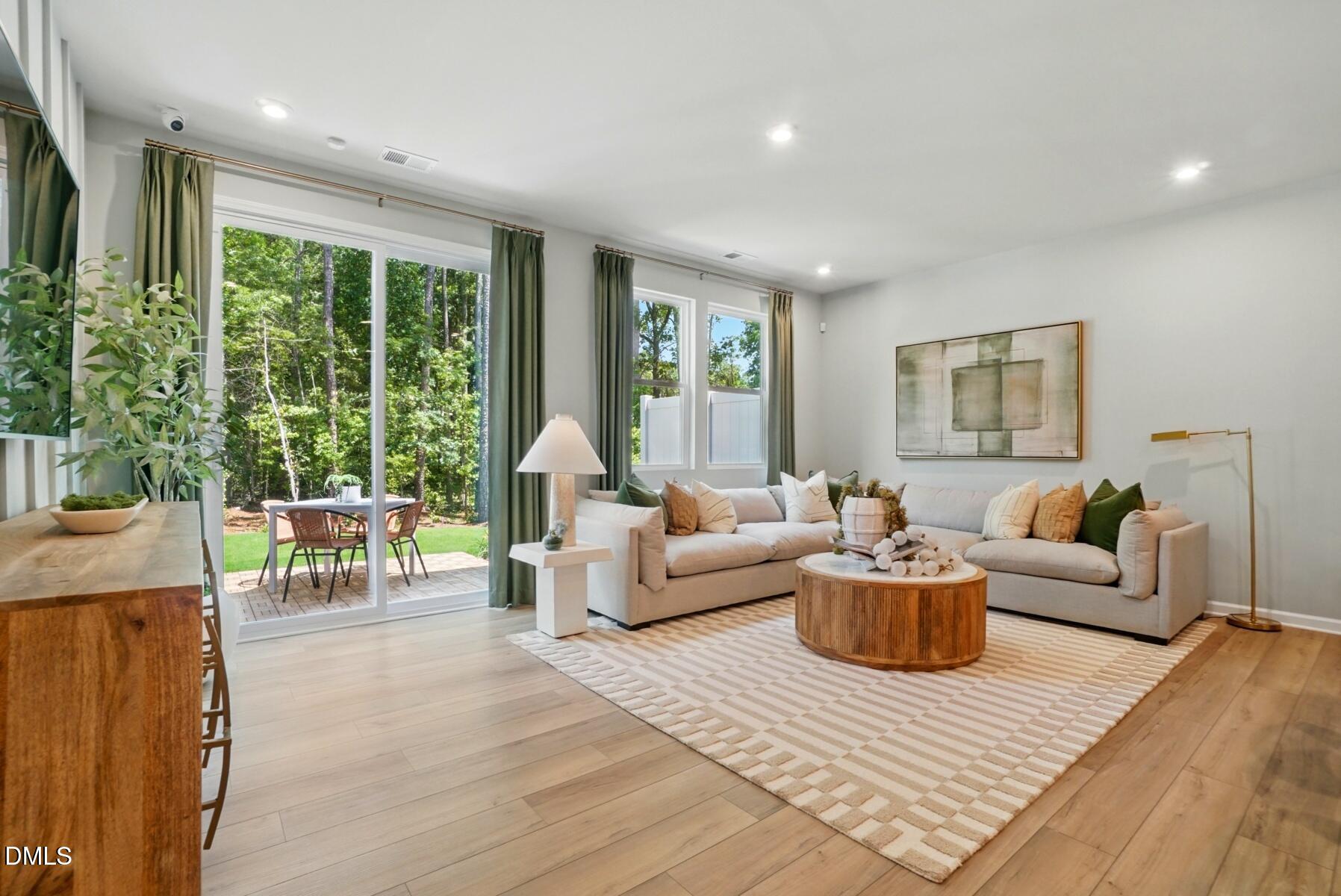 21 Silver Pine Drive Property Photo 7