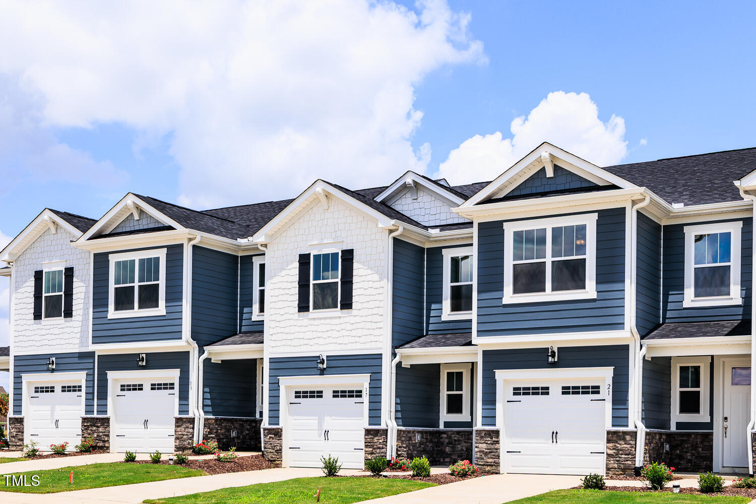 21 Silver Pine Drive Property Photo 19