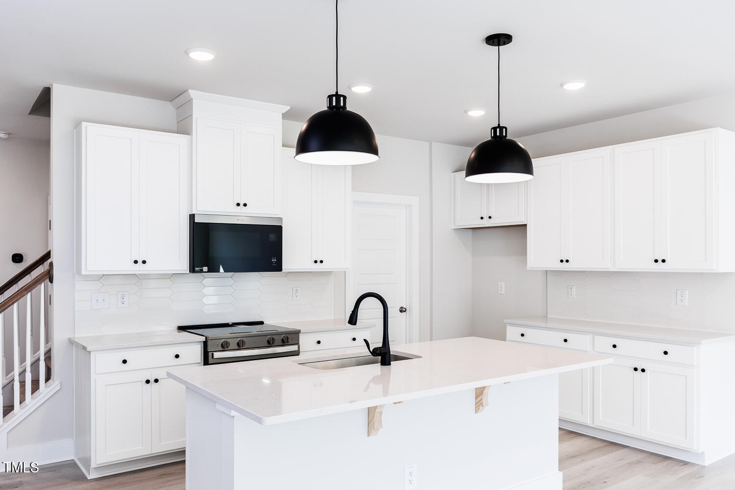 21 Silver Pine Drive Property Photo 23