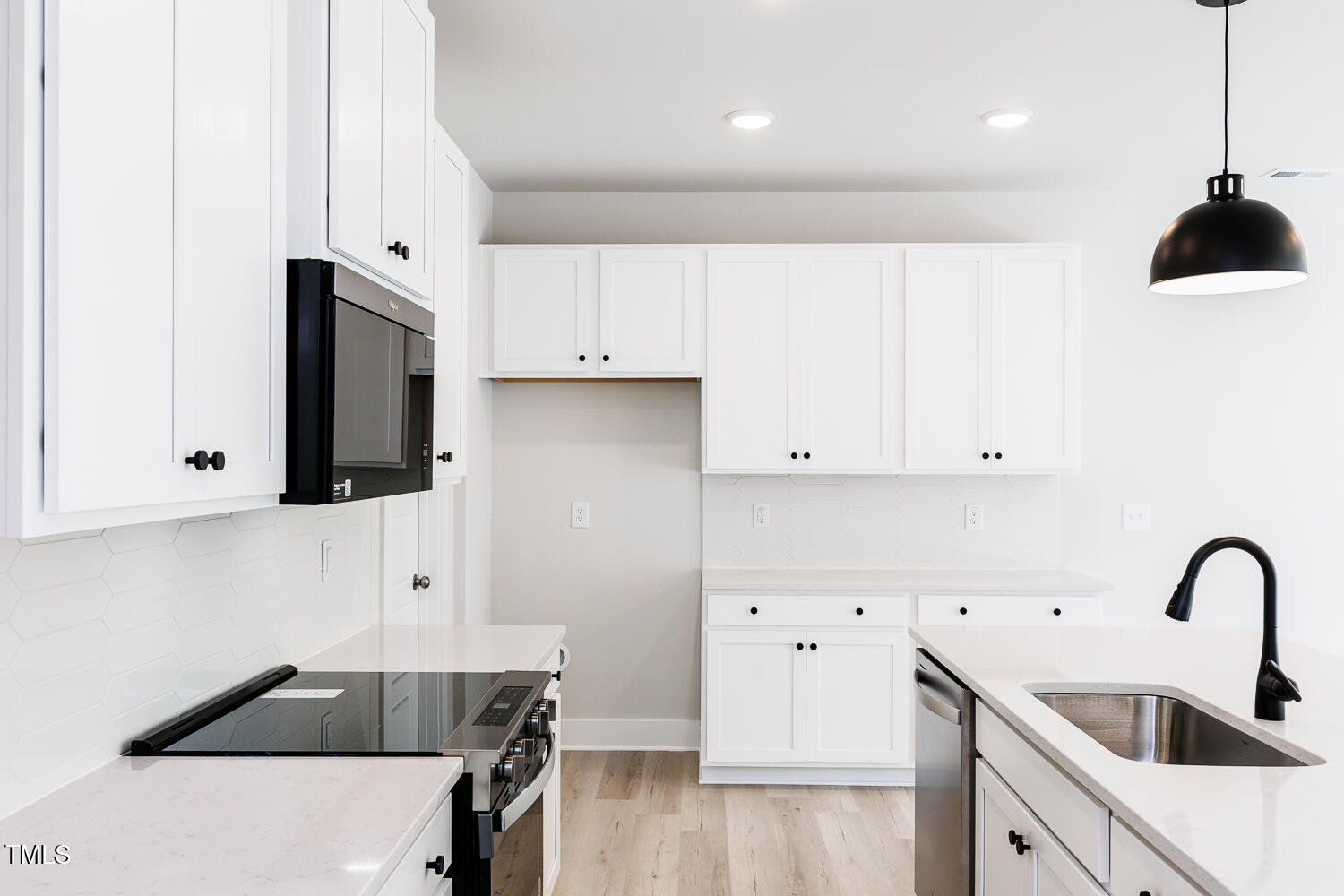 21 Silver Pine Drive Property Photo 29