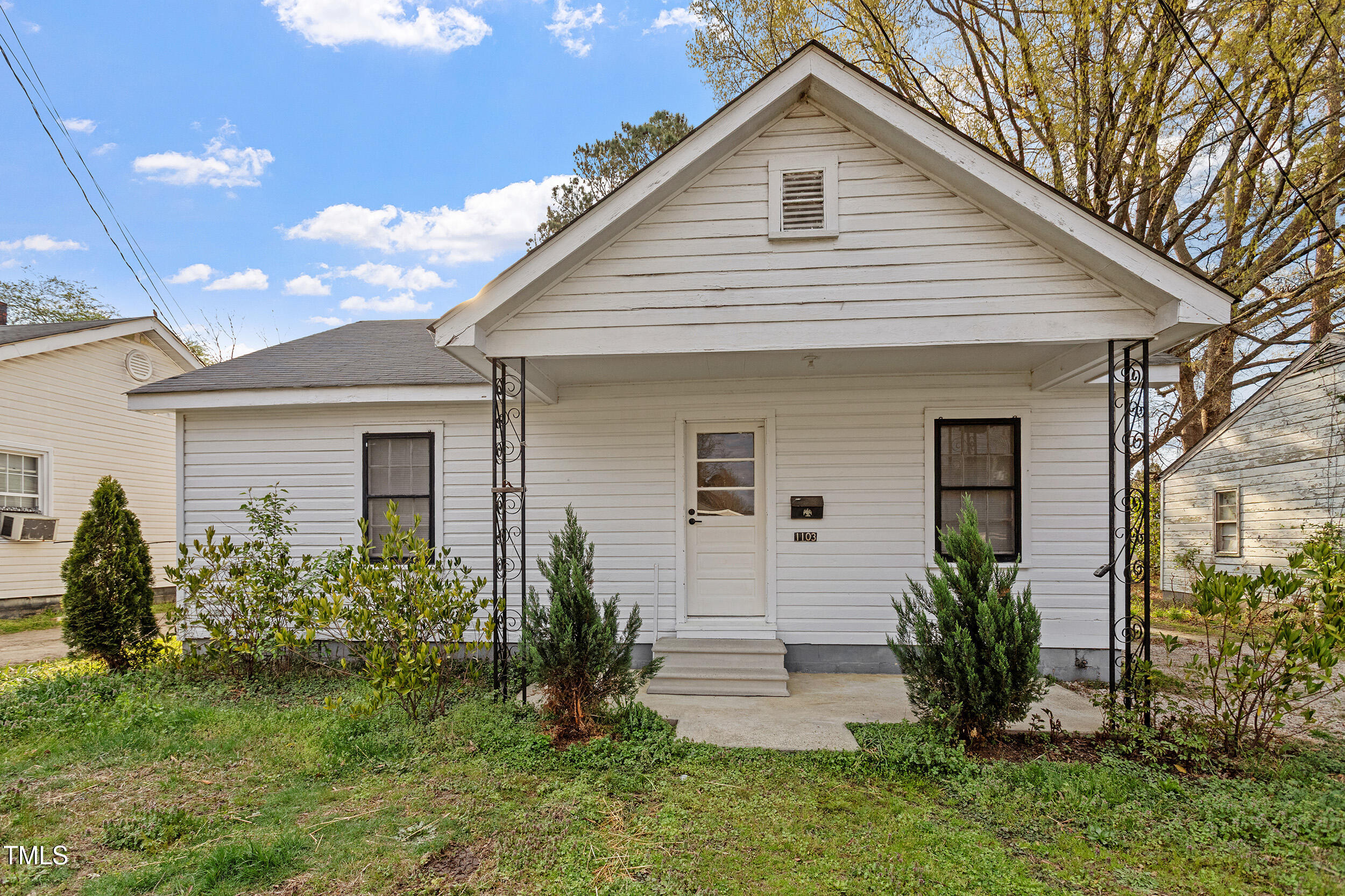 1103 Gaston Street Property Photo