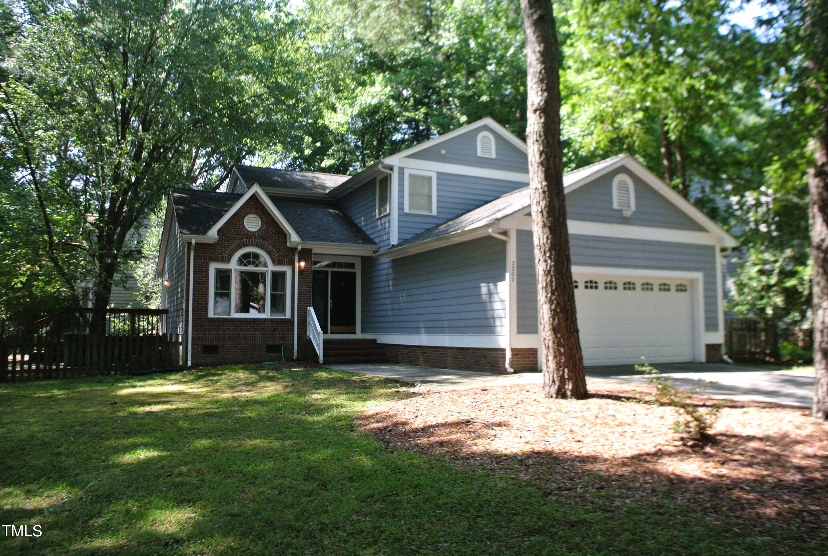 2201 Pathway Drive Property Photo