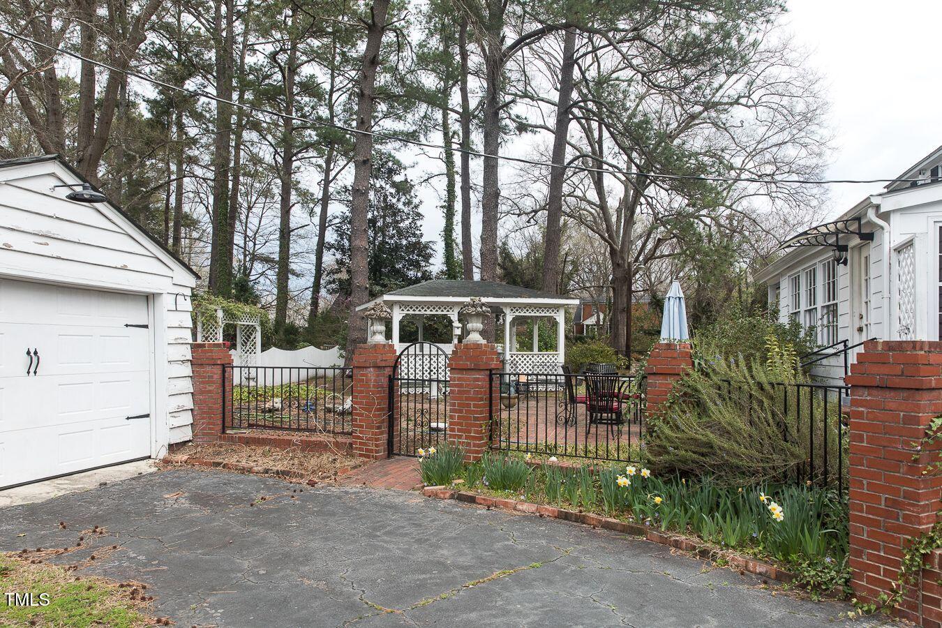 105 John Street Property Photo 8