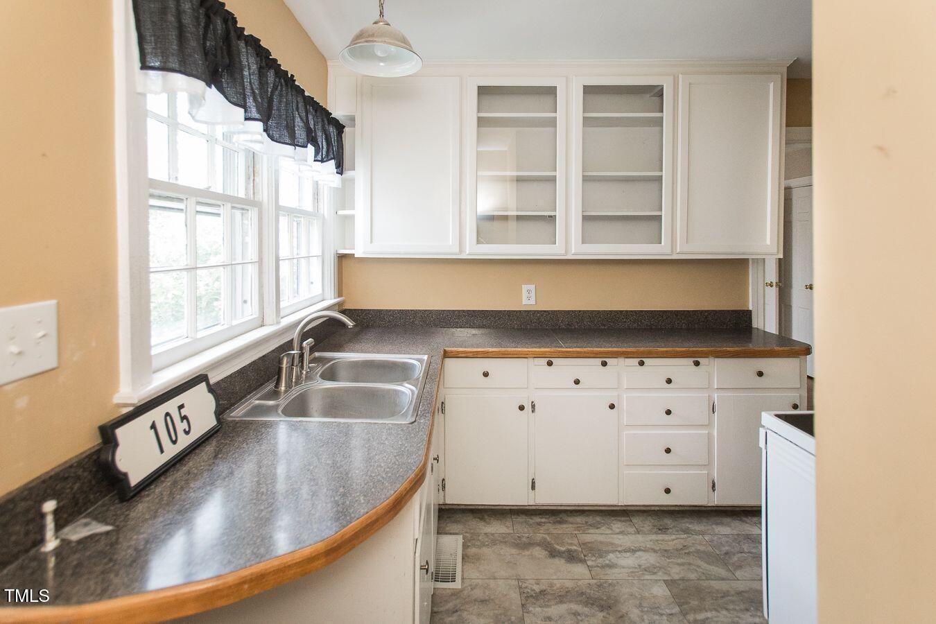 105 John Street Property Photo 46