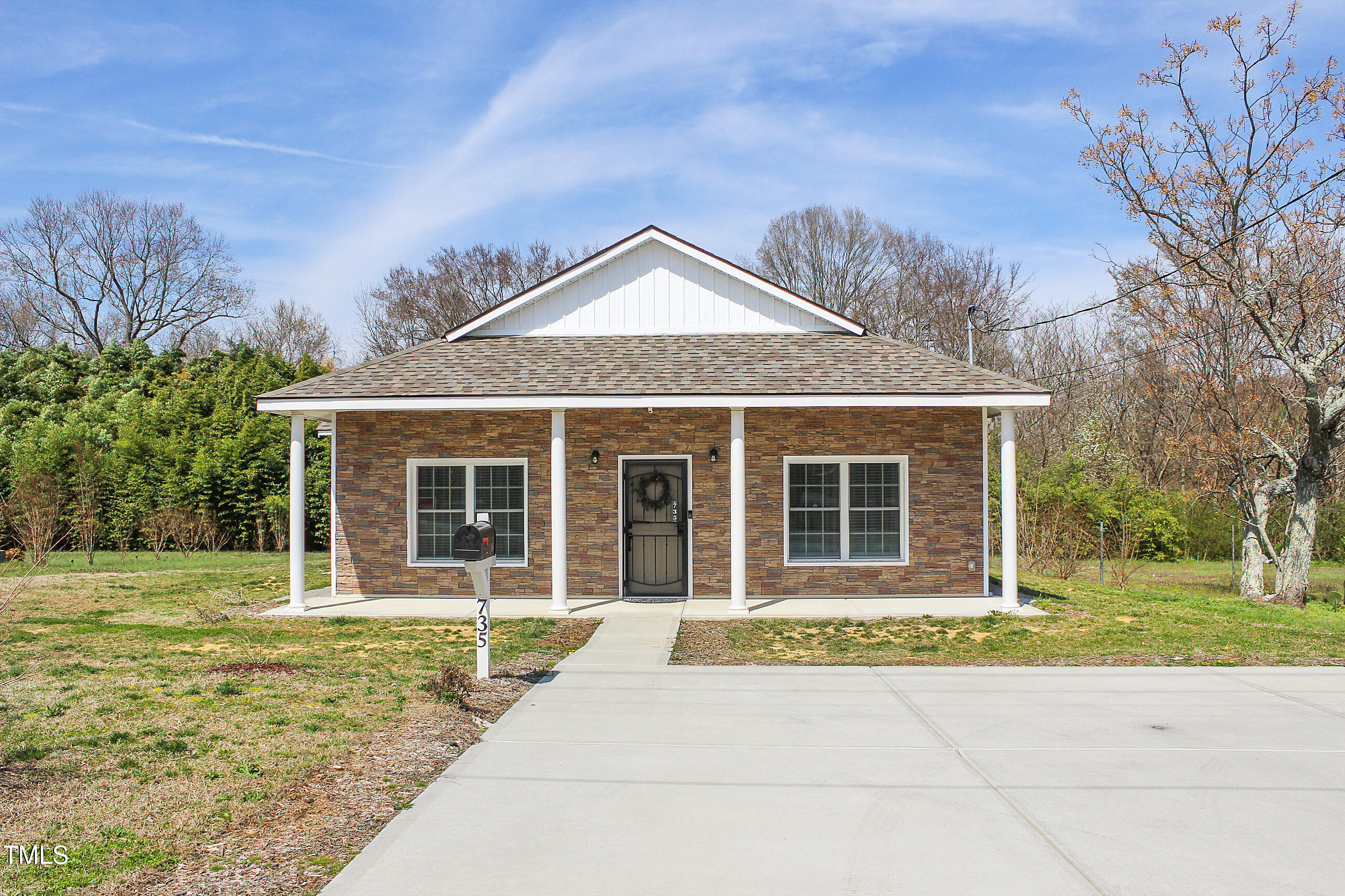 735 Alexander Avenue Property Photo