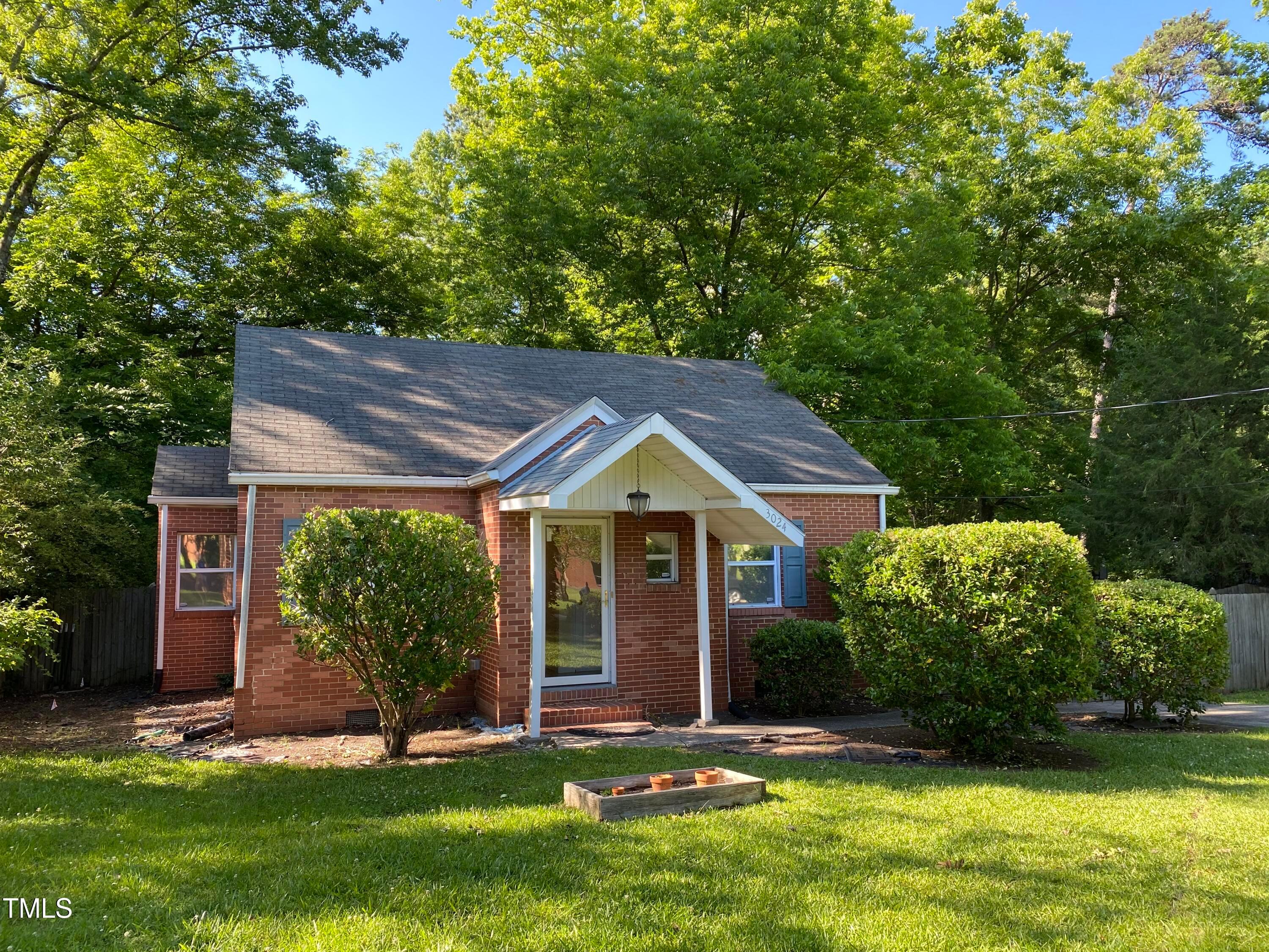 3024 University Drive Property Photo