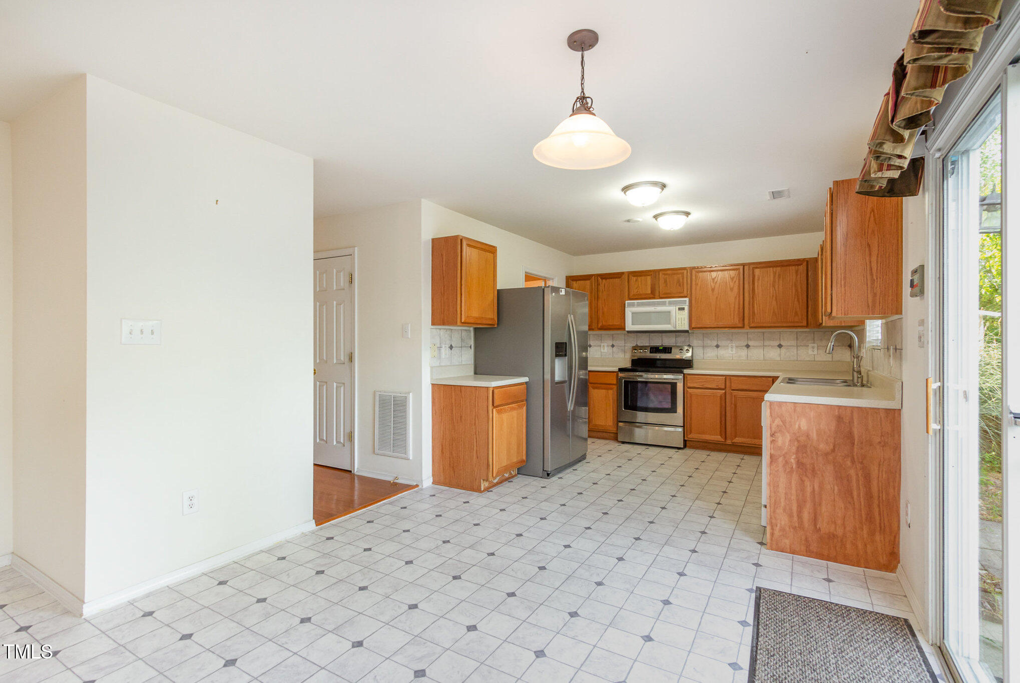 1009 Limeberry Court Property Photo 11