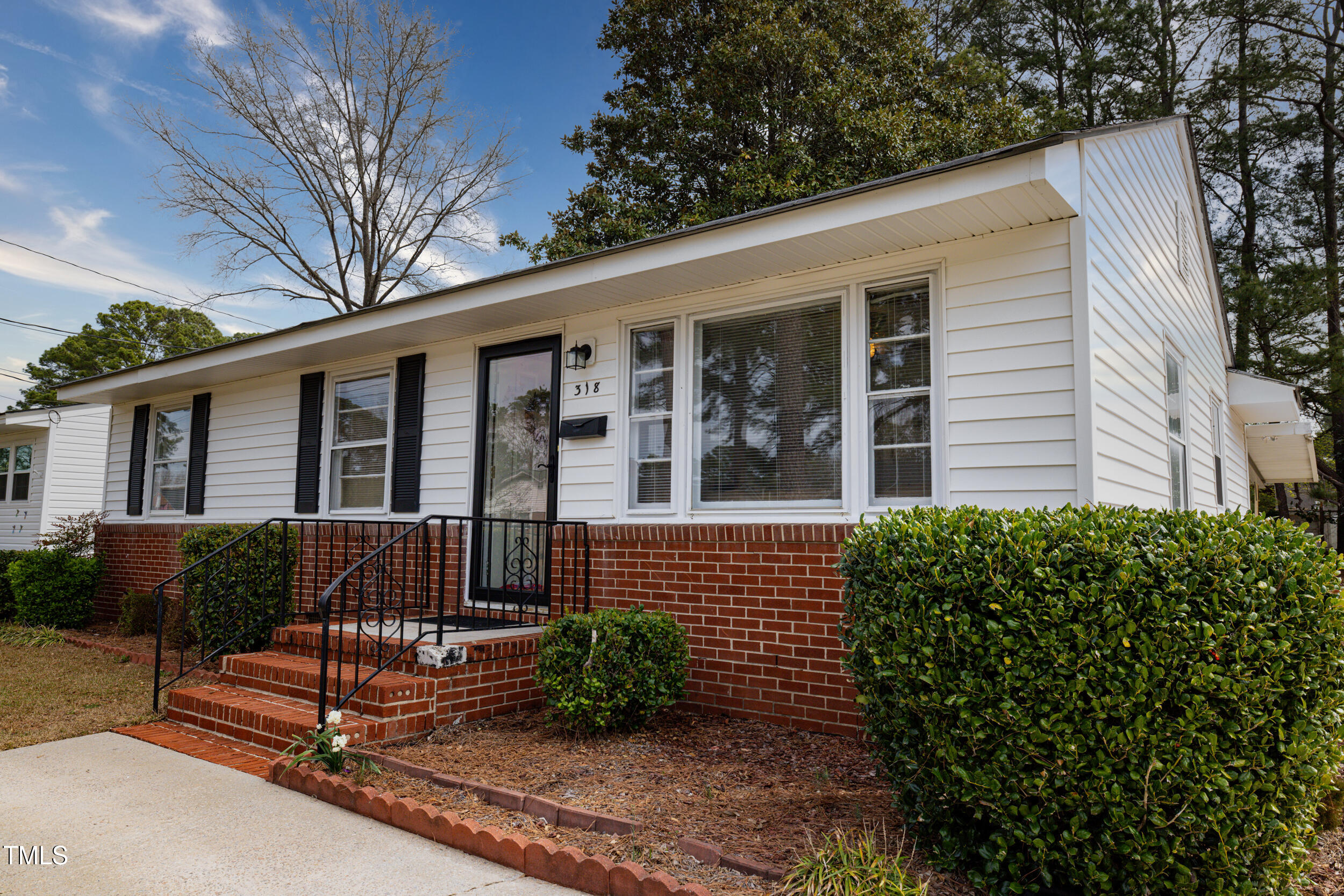 318 Jefferson Street W Property Photo