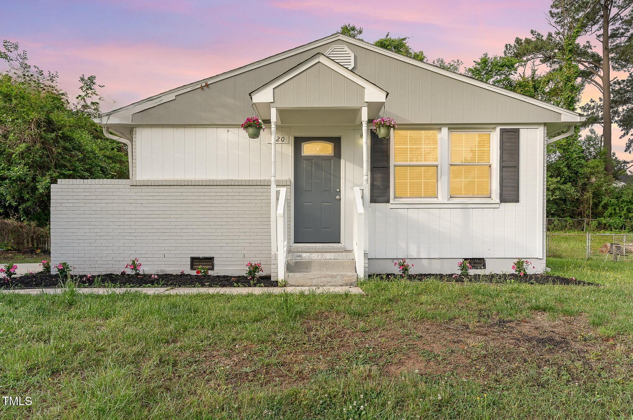 820 Newcombe Road Property Photo