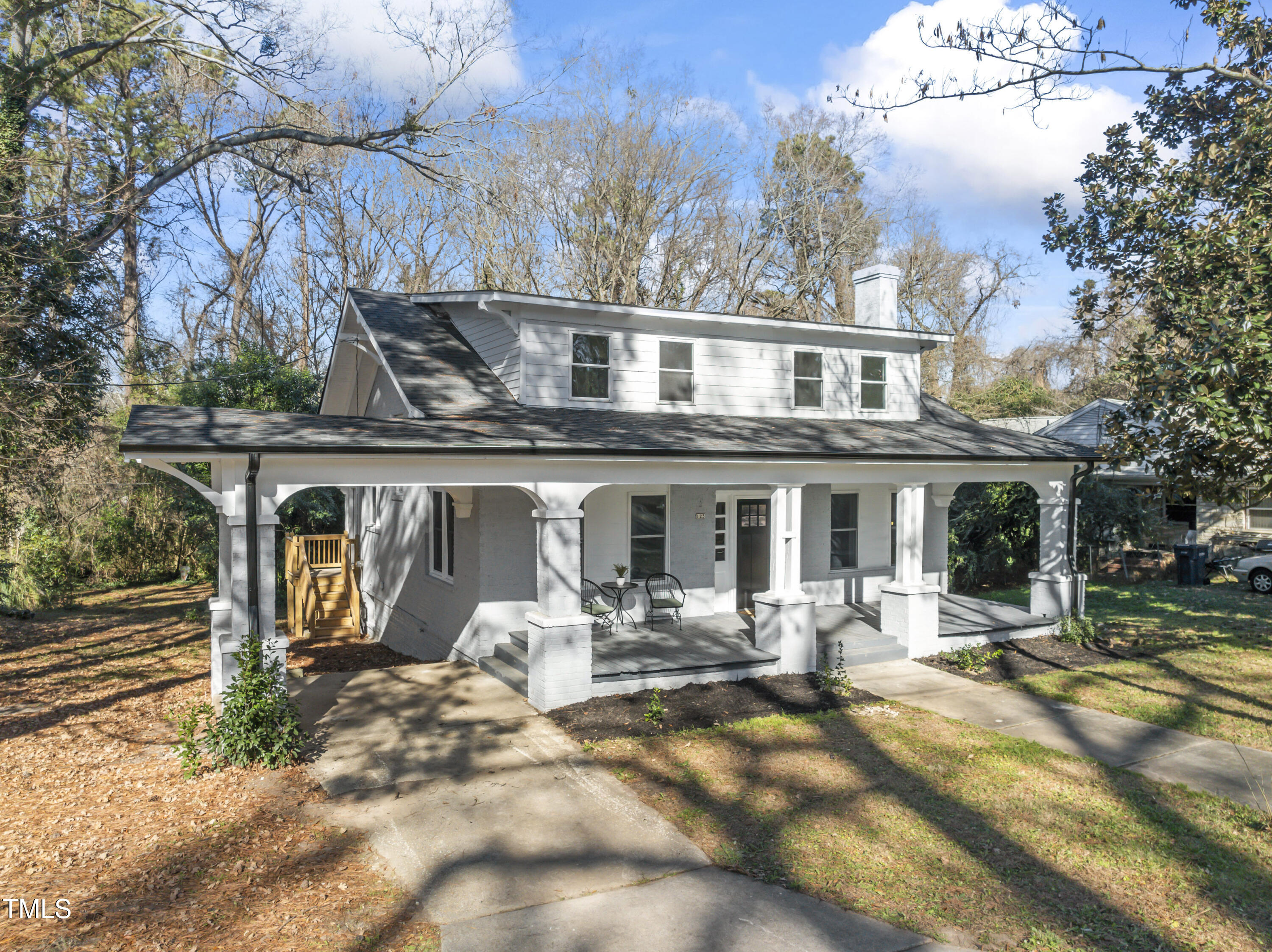 Lee- Lee Real Estate Listings Main Image