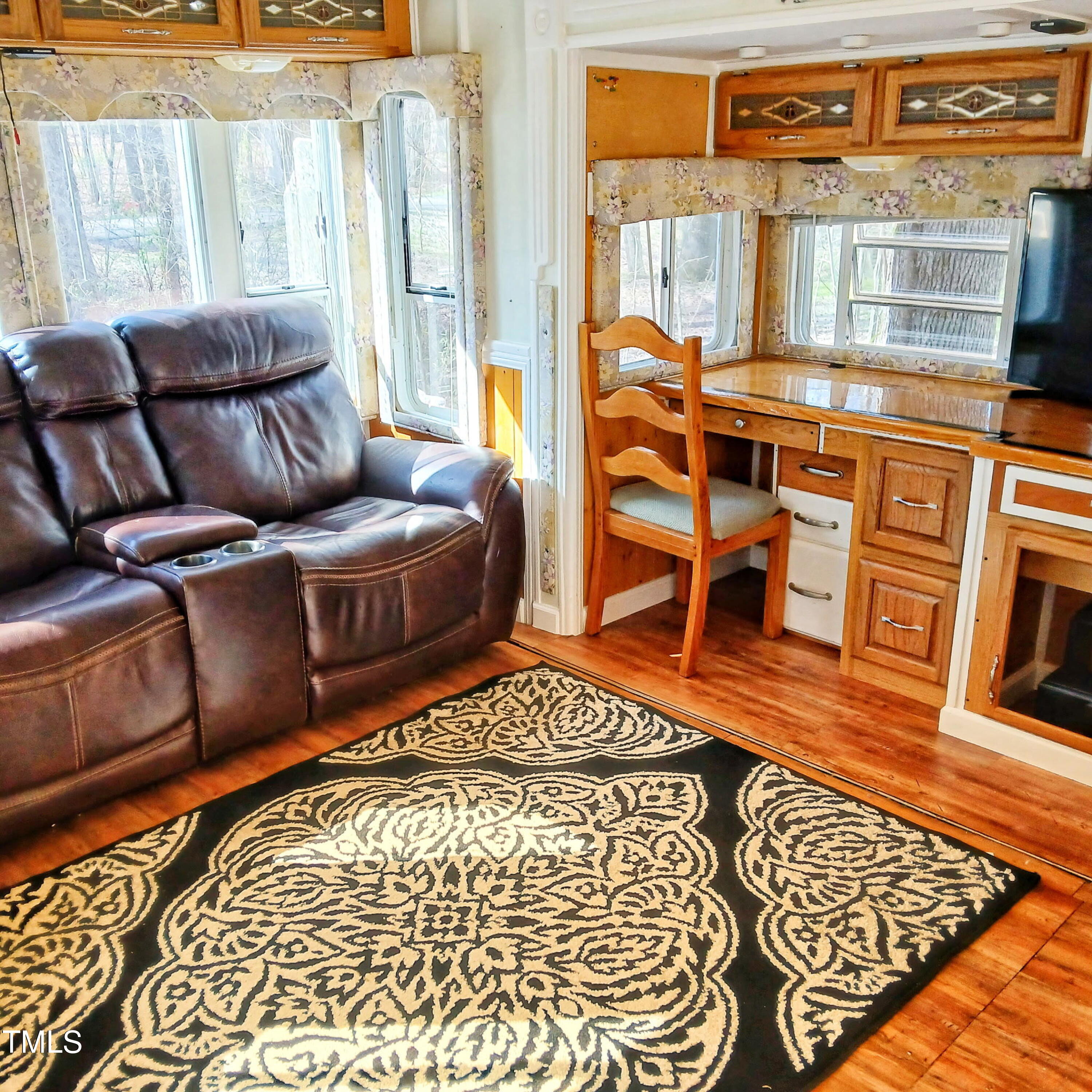 106 Natchez Drive Property Photo 4