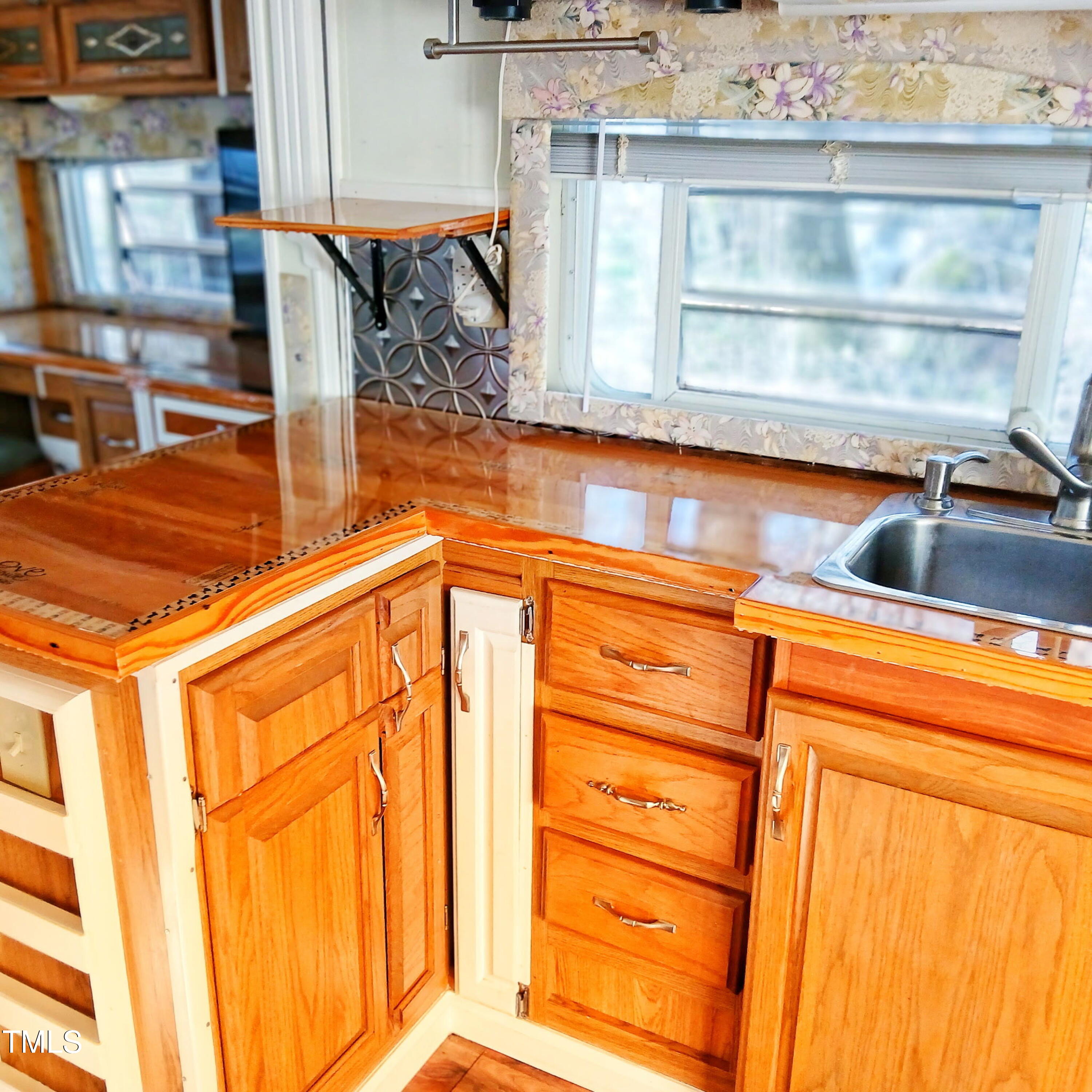 106 Natchez Drive Property Photo 8